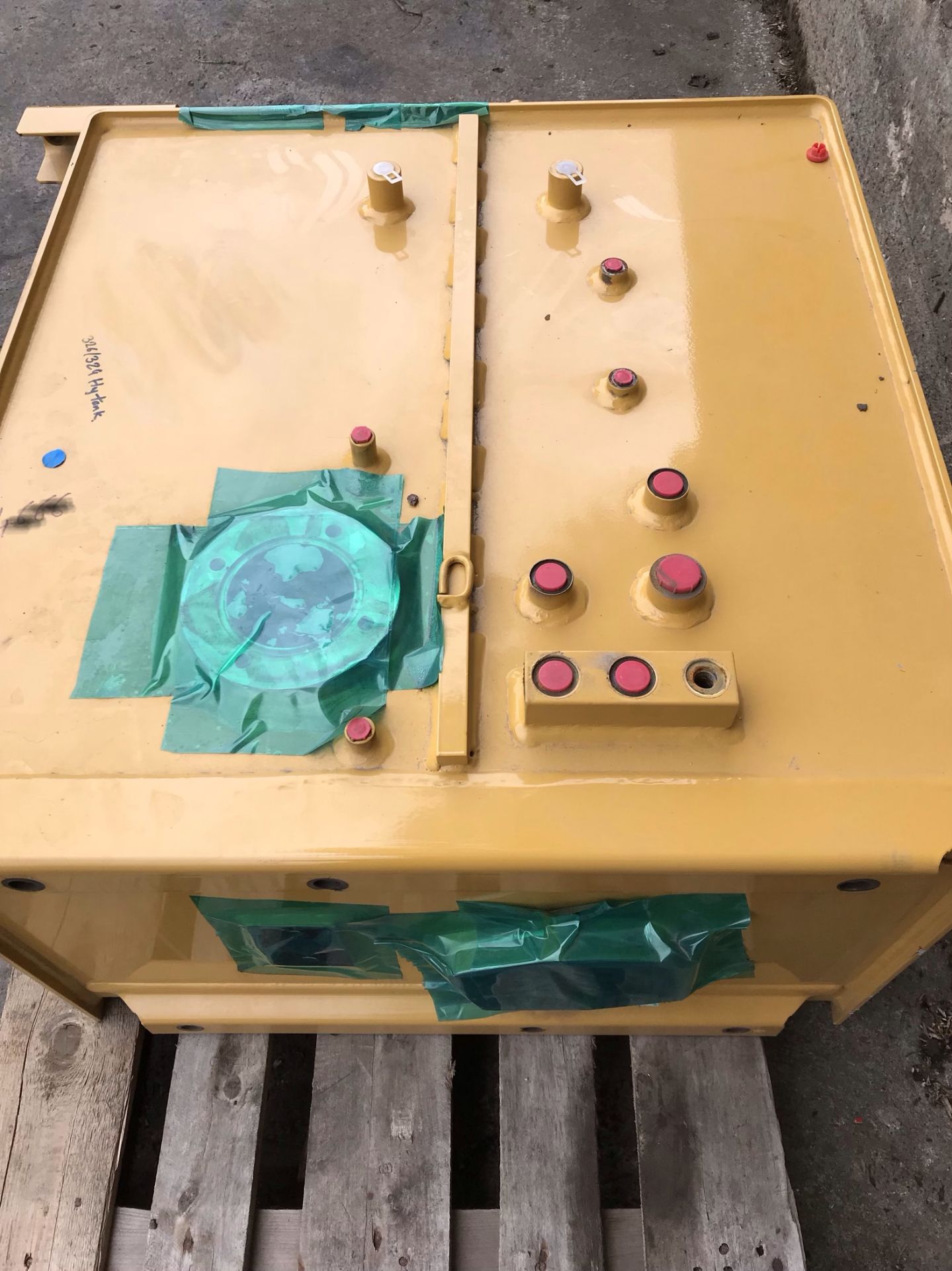 BRAND NEW UNUSED CAT EXCAVATOR HYDRAULIC TANK TO FIT CAT 326/329 EXCAVATOR *PLUS VAT* - Image 3 of 5