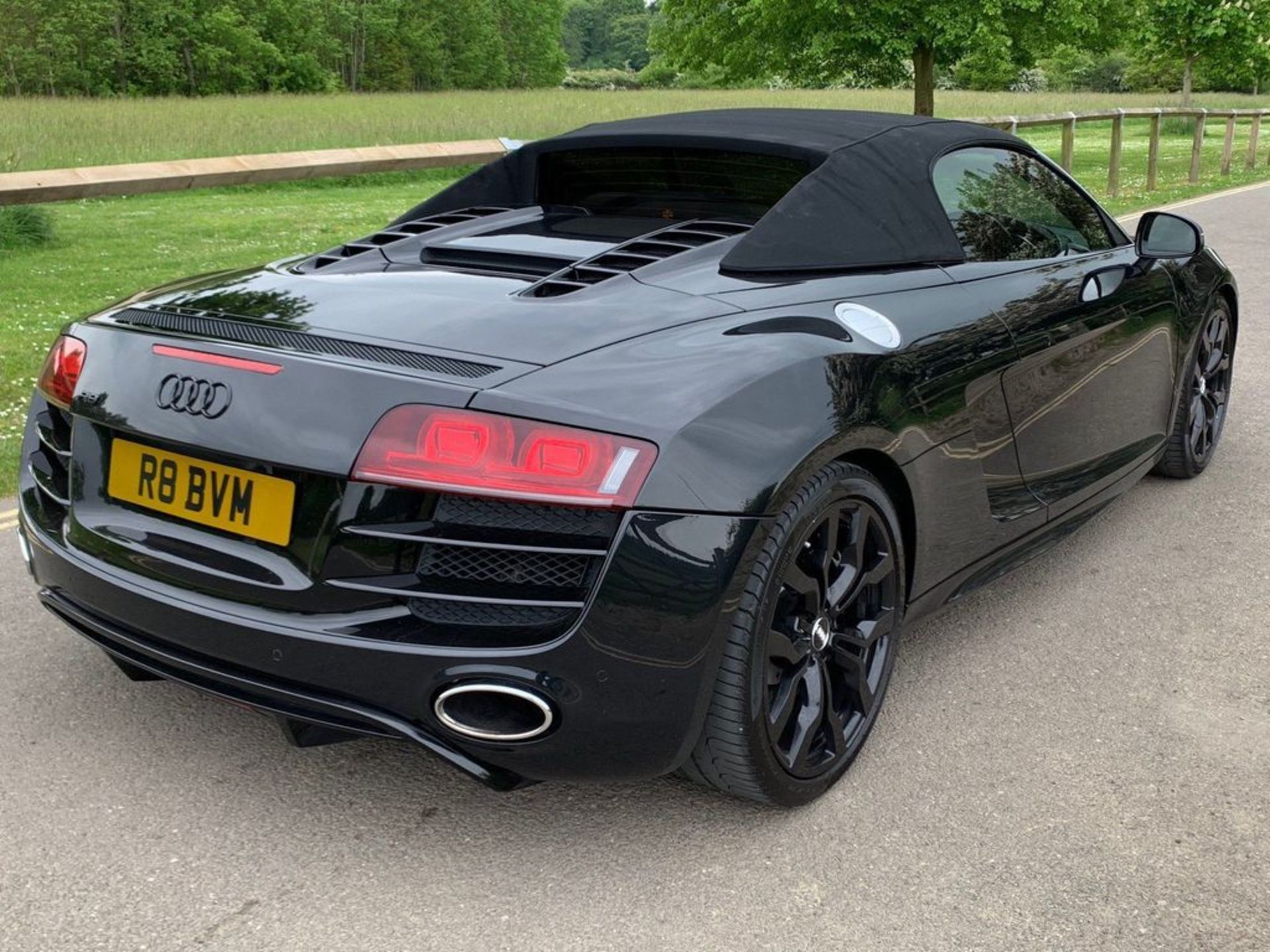 2010 AUDI R8 SPYDER QUATTRO V10 5.2L PETROL SEMI-AUTOMATIC GEARBOX BLACK CONVERTIBLE *NO VAT* - Bild 7 aus 14