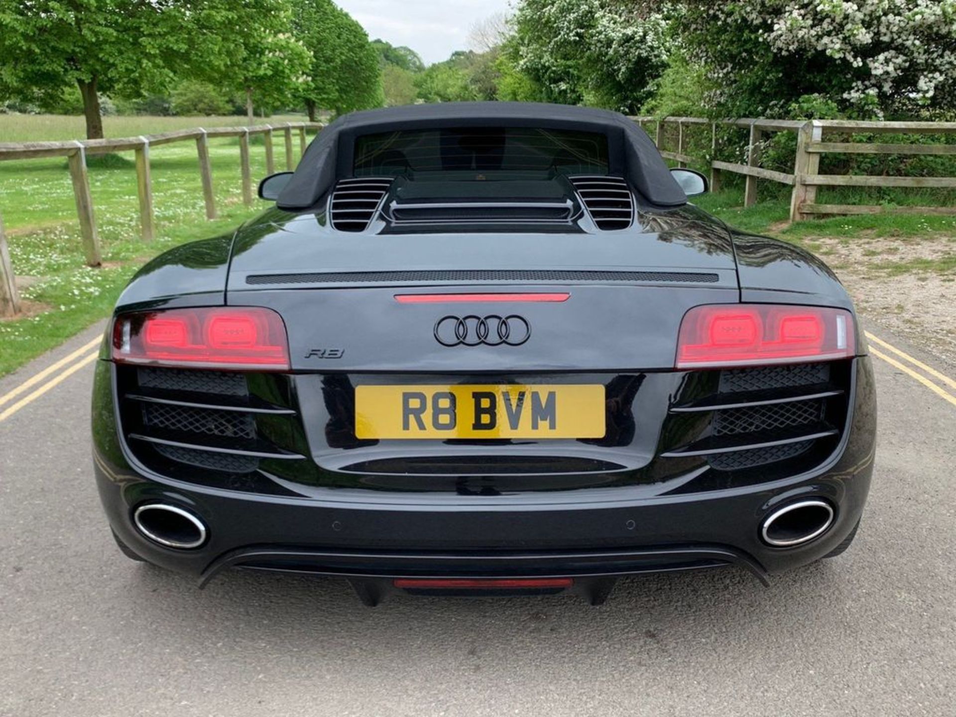 2010 AUDI R8 SPYDER QUATTRO V10 5.2L PETROL SEMI-AUTOMATIC GEARBOX BLACK CONVERTIBLE *NO VAT* - Bild 6 aus 14