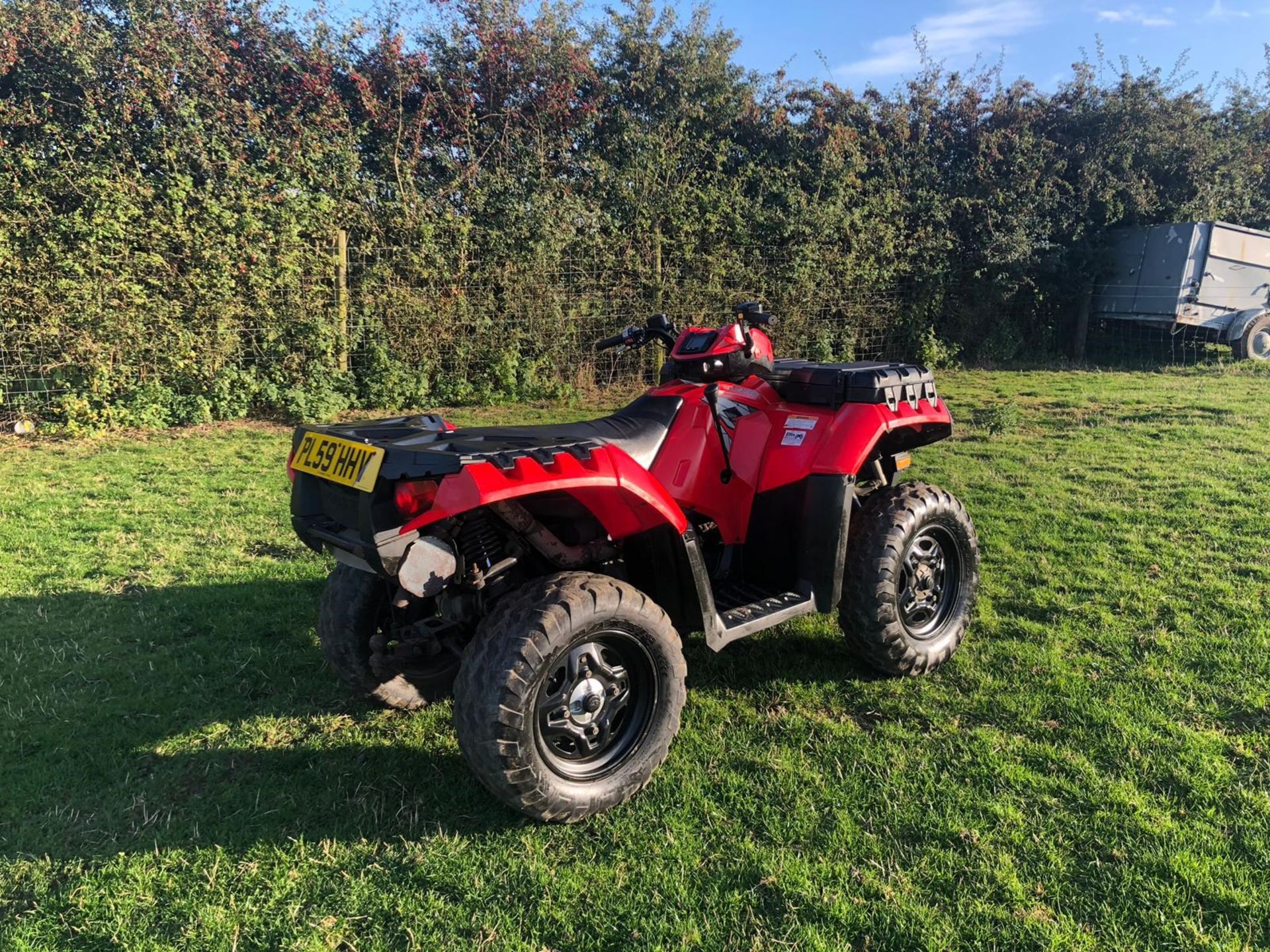 2009/59 REG POLARIS SPORTSMAN 550CC FARM QUAD, ROAD REGISTERED, 4 WHEEL DRIVE, RUNS WORKS *NO VAT* - Image 2 of 9