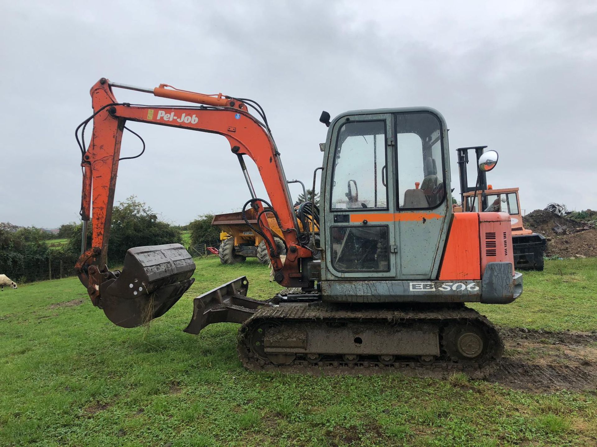 PELJOB EB506 5 TON DIGGER, STEEL TRACKS, C/W 2 X BUCKETS RUNS, WORKS AND DIGS, HOURS 4214 *PLUS VAT*