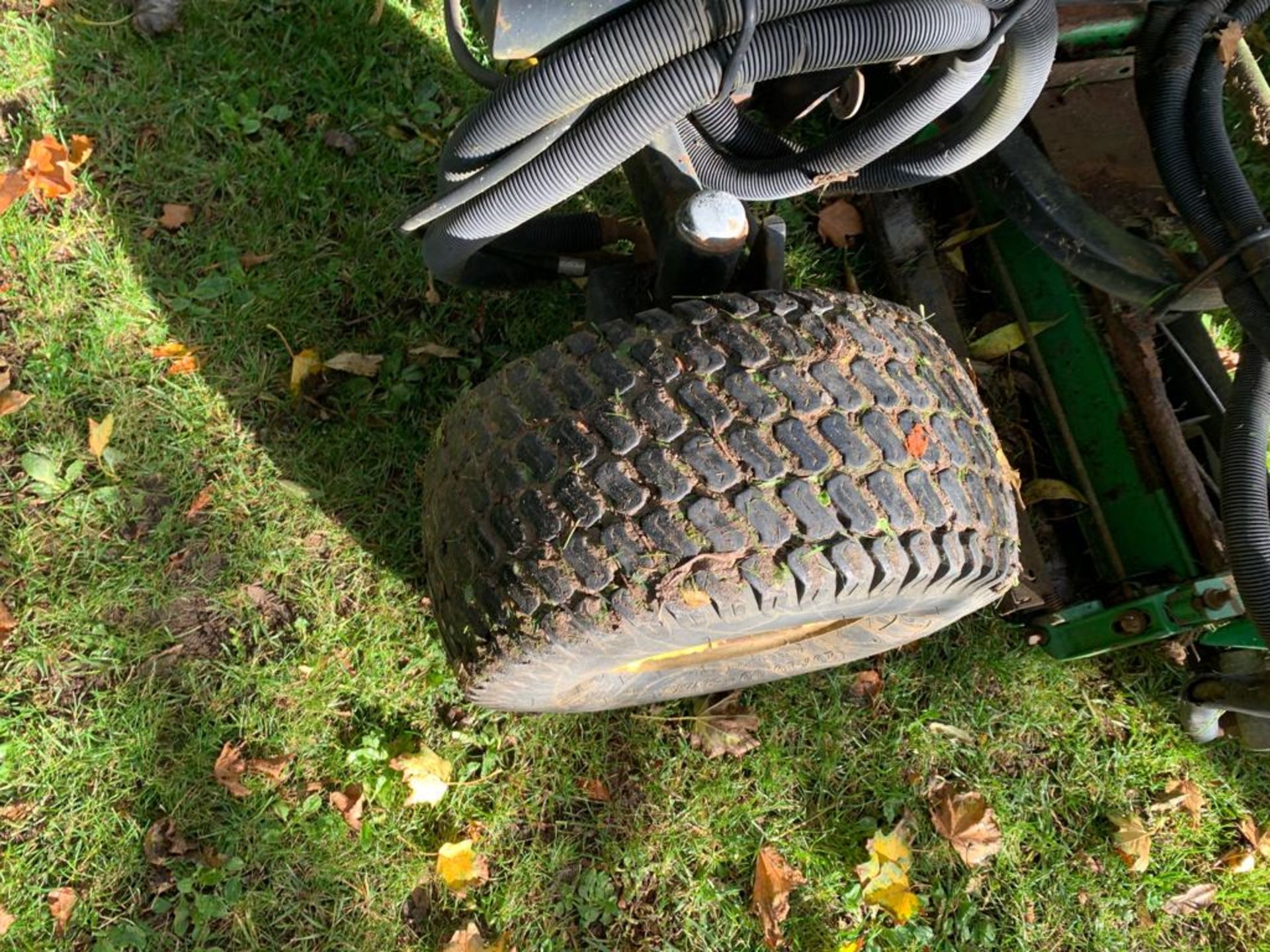 JOHN DEERE 3235A 5 GANG FAIRWAY RIDE ON DIESEL MOWER, IN WORKING CONDITION *NO VAT* - Bild 6 aus 18