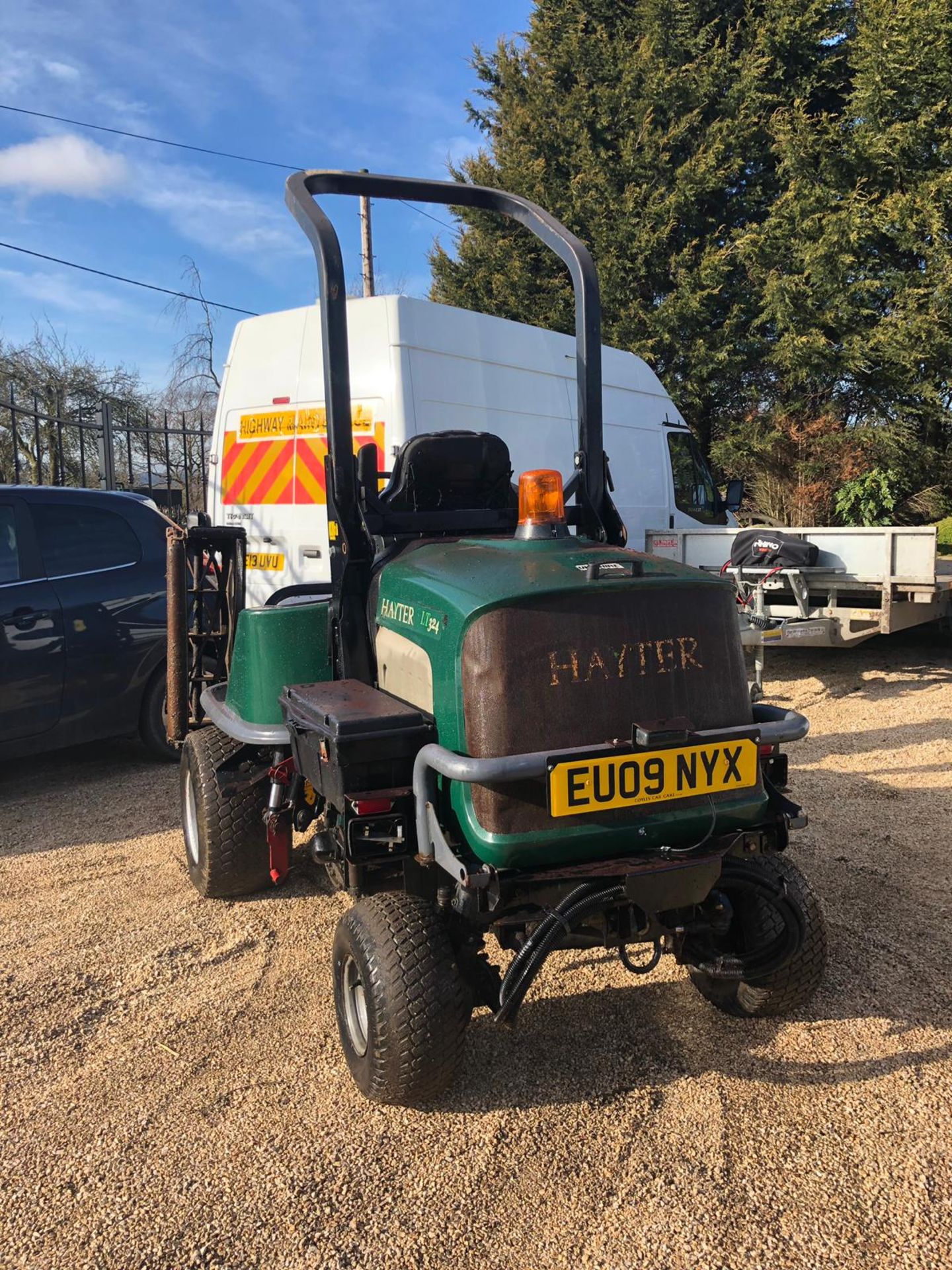 2009 HAYTER 324 RIDE ON LAWN MOWER 4 WHEEL DRIVE, RUNS DRIVES AND CUTS *PLUS VAT* - Image 8 of 11