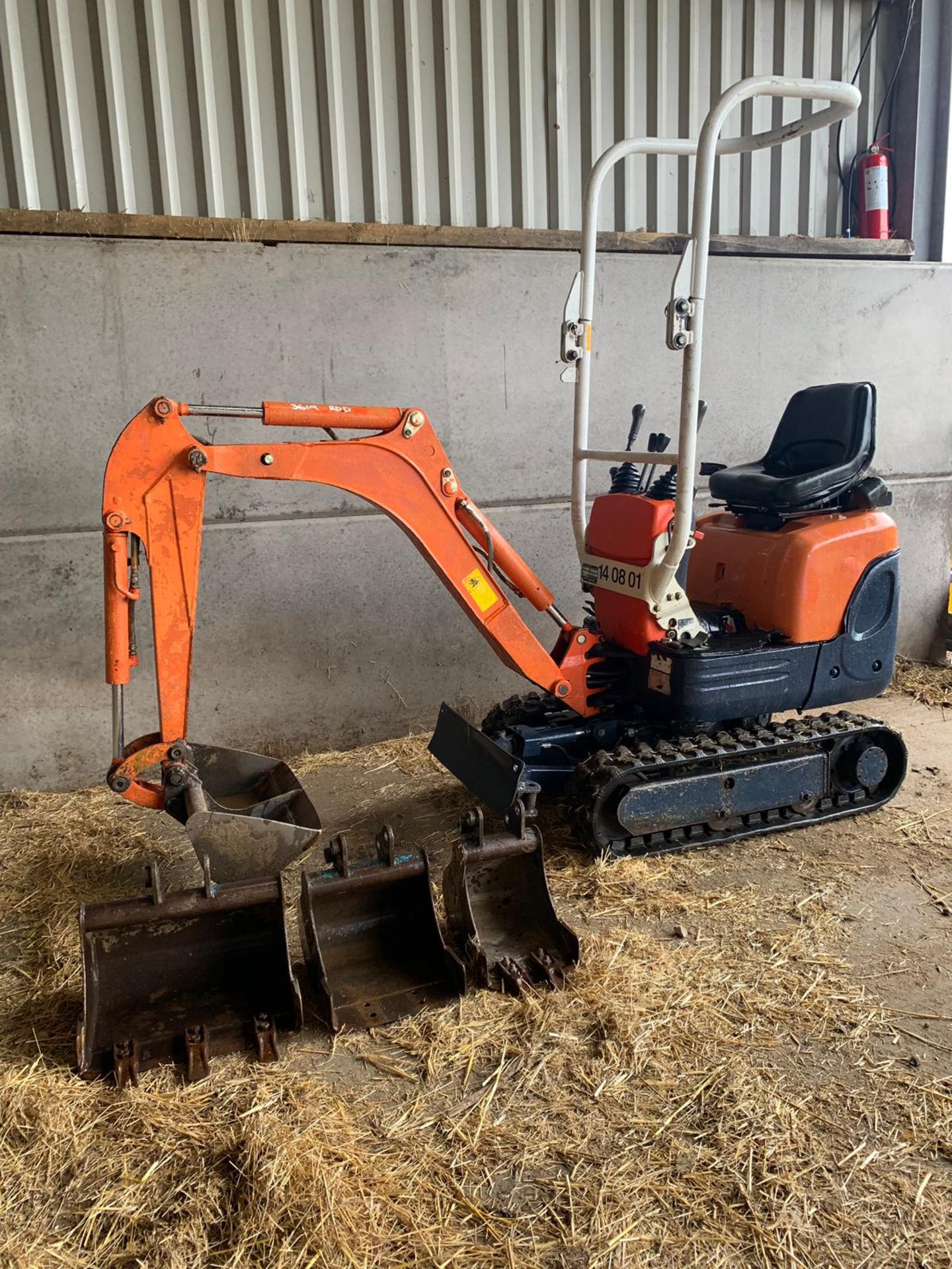 2009 KUBOTA K008-3 (0.8T) MINI MICRO TRACKED DIGGER / EXCAVATOR, C/W 4 X BUCKETS, RUNS, WORKS, DIGS - Bild 4 aus 16