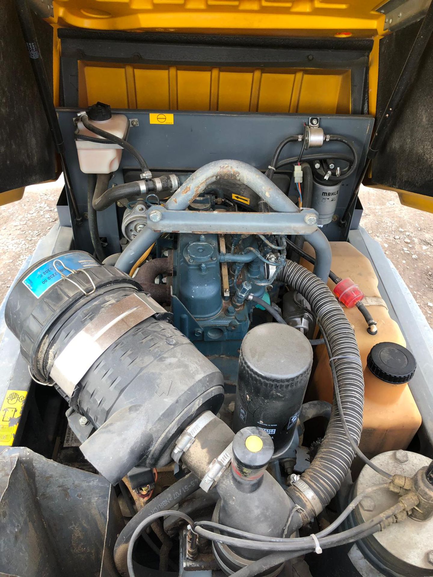 ATLAS COPCO SINGLE AXLE AIR COMPRESSOR RUNS, WORKS, MAKES AIR, KUBOTA DIESEL ENGINE *PLUS VAT* - Image 5 of 6