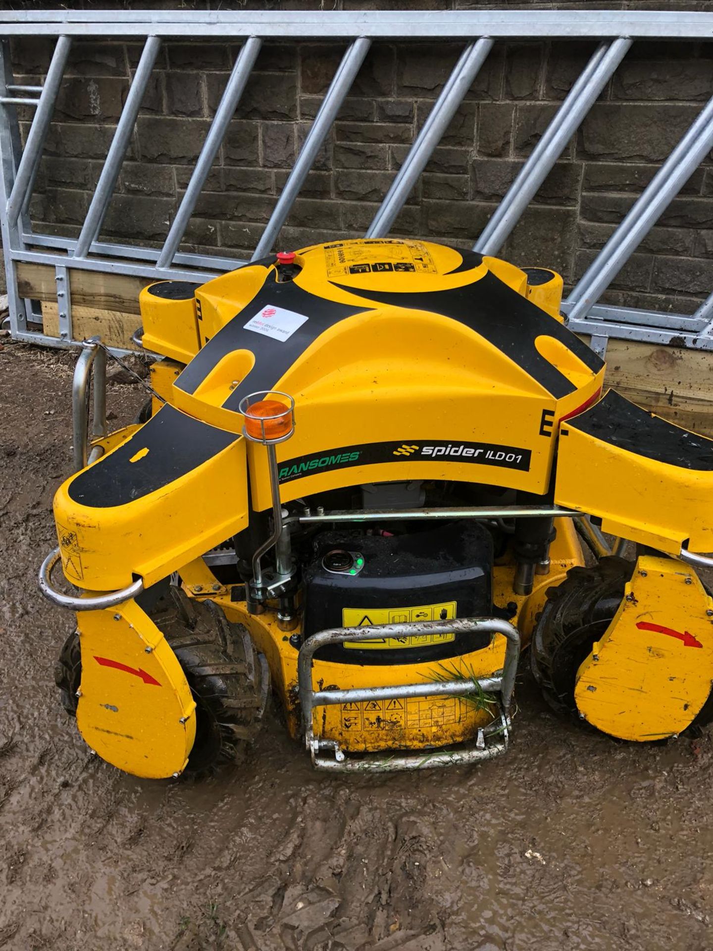 2014 SPIDER ILD01 RADIO-CONTROLLED SLOPE BANK MOWER WITH CONTROL BOX, STARTS, DRIVES, MOWS *PLUS VAT - Image 11 of 17