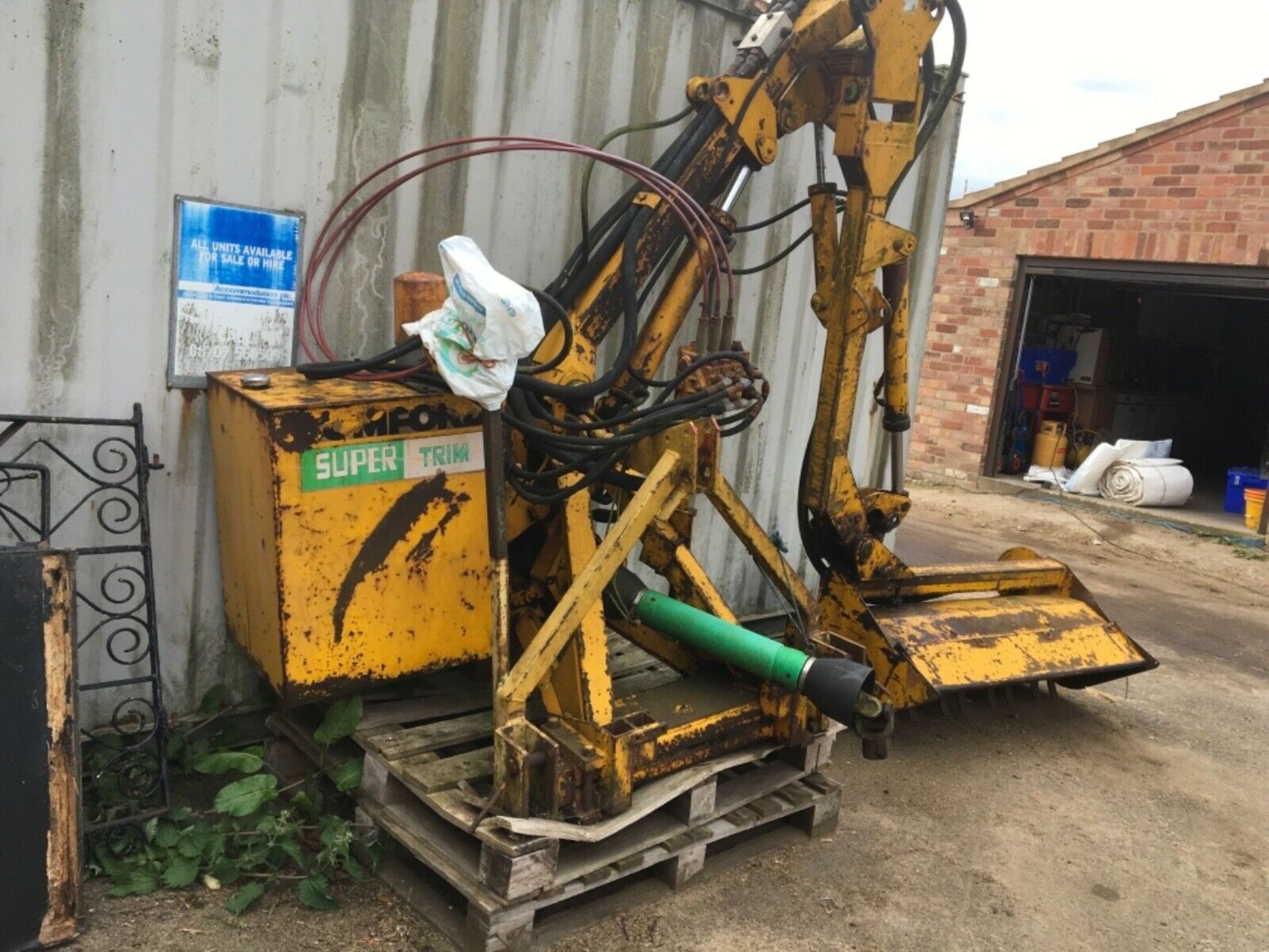 BOMFORD TRACTOR MOUNTED HEDGECUTTER, IN WORKING CONDITION *NO VAT* - Image 2 of 2