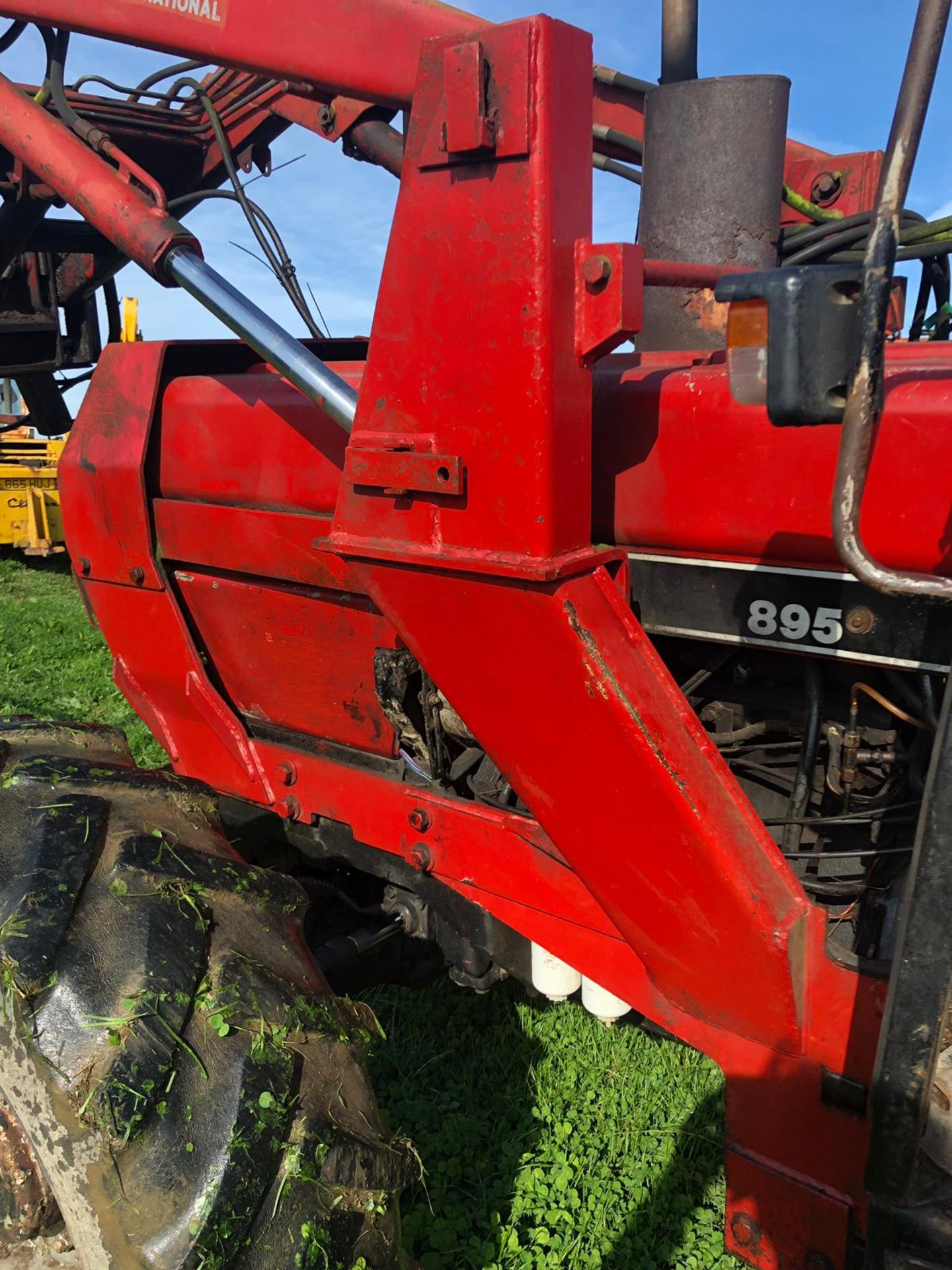 CASE INTERNATIONAL 895 LOADER TRACTOR, RUNS AND WORKS, DOES WHAT IT SHOULD, 4 WHEEL DRIVE *PLUS VAT* - Image 4 of 8