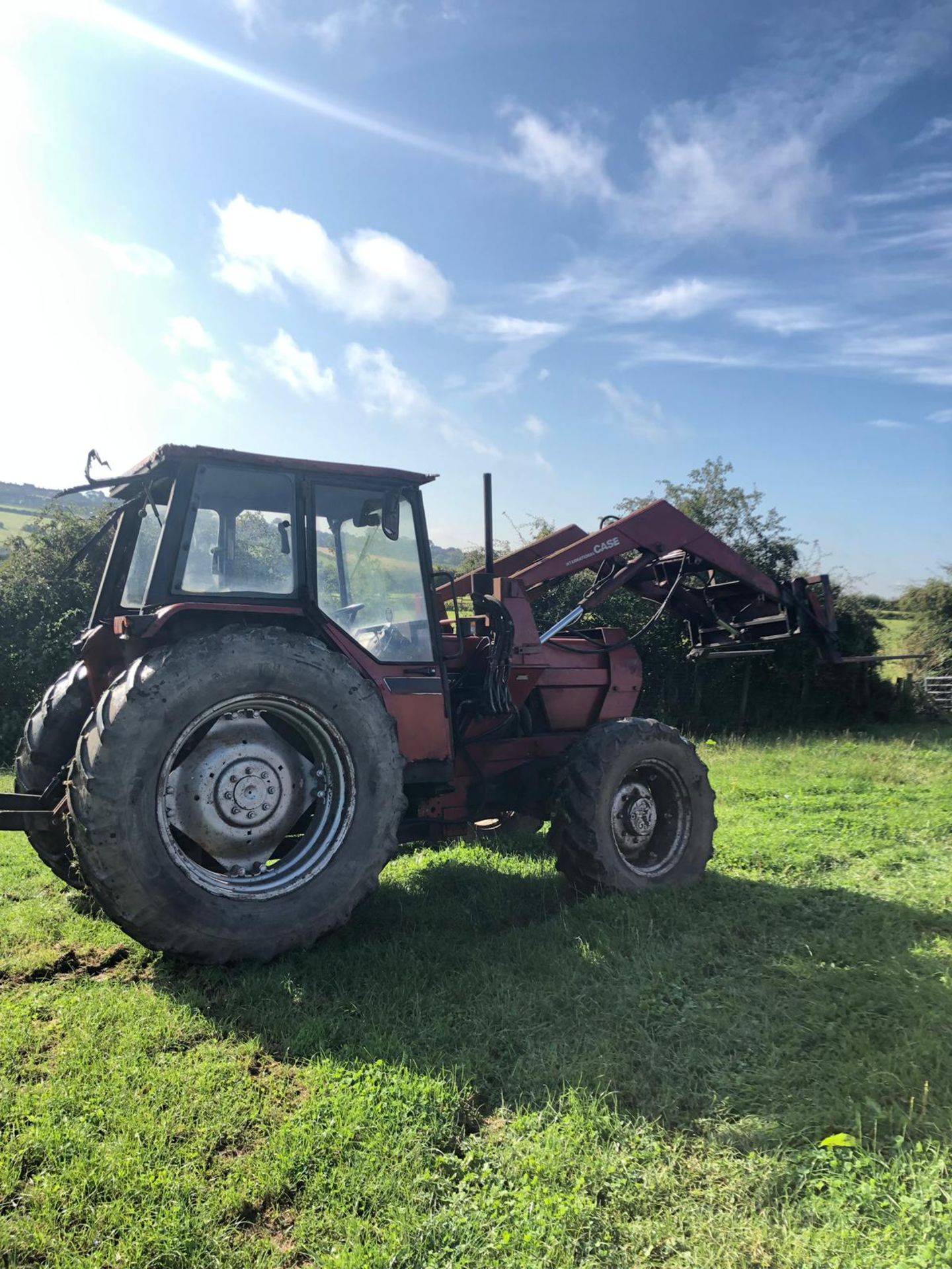 CASE INTERNATIONAL 895 LOADER TRACTOR, RUNS AND WORKS, DOES WHAT IT SHOULD, 4 WHEEL DRIVE *PLUS VAT*