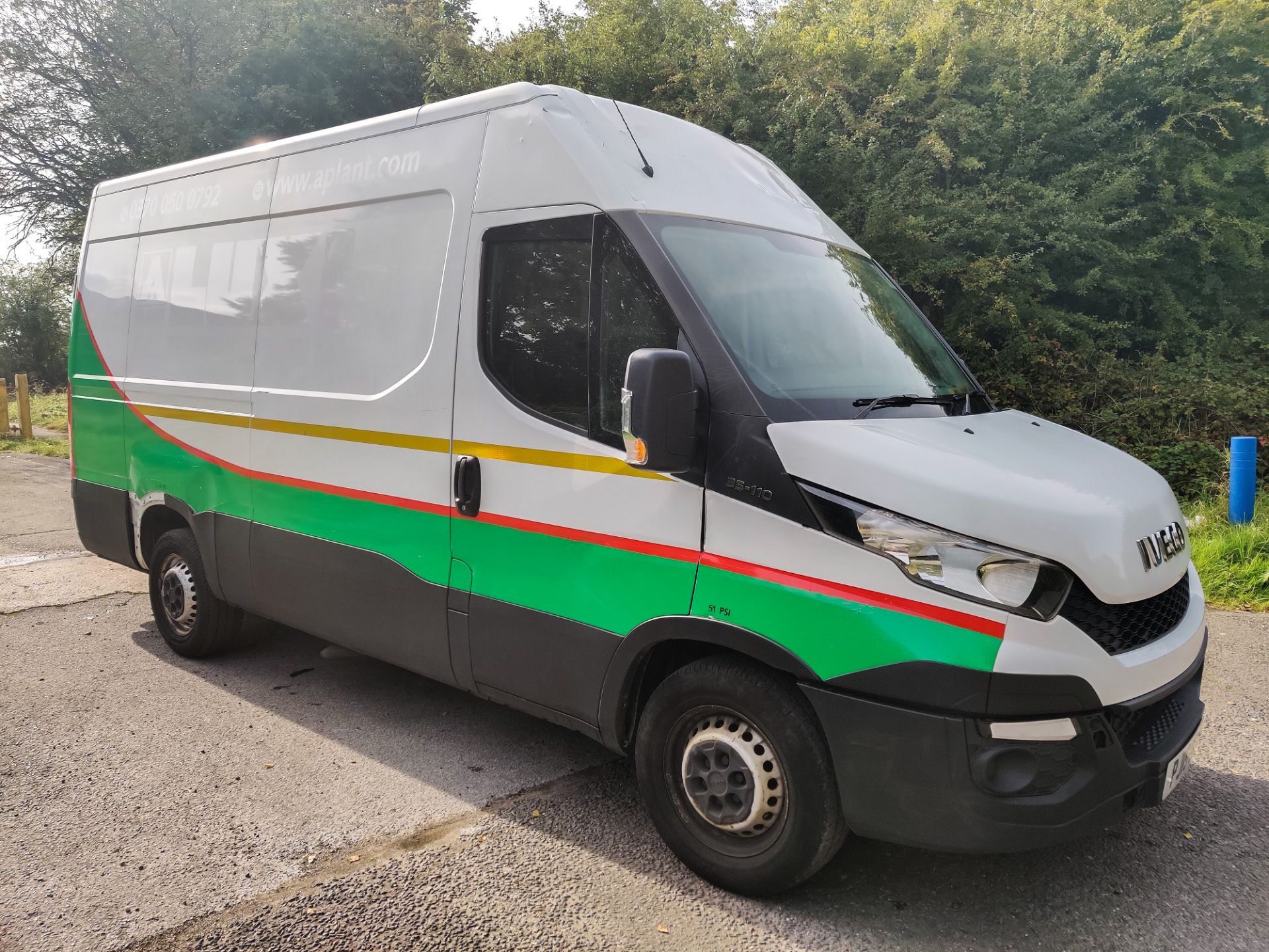 2015/15 REG IVECO DAILY 35S11 MWB WHITE 2.3 DIESEL PANEL VAN, SHOWING 0 FORMER KEEPERS *NO VAT*