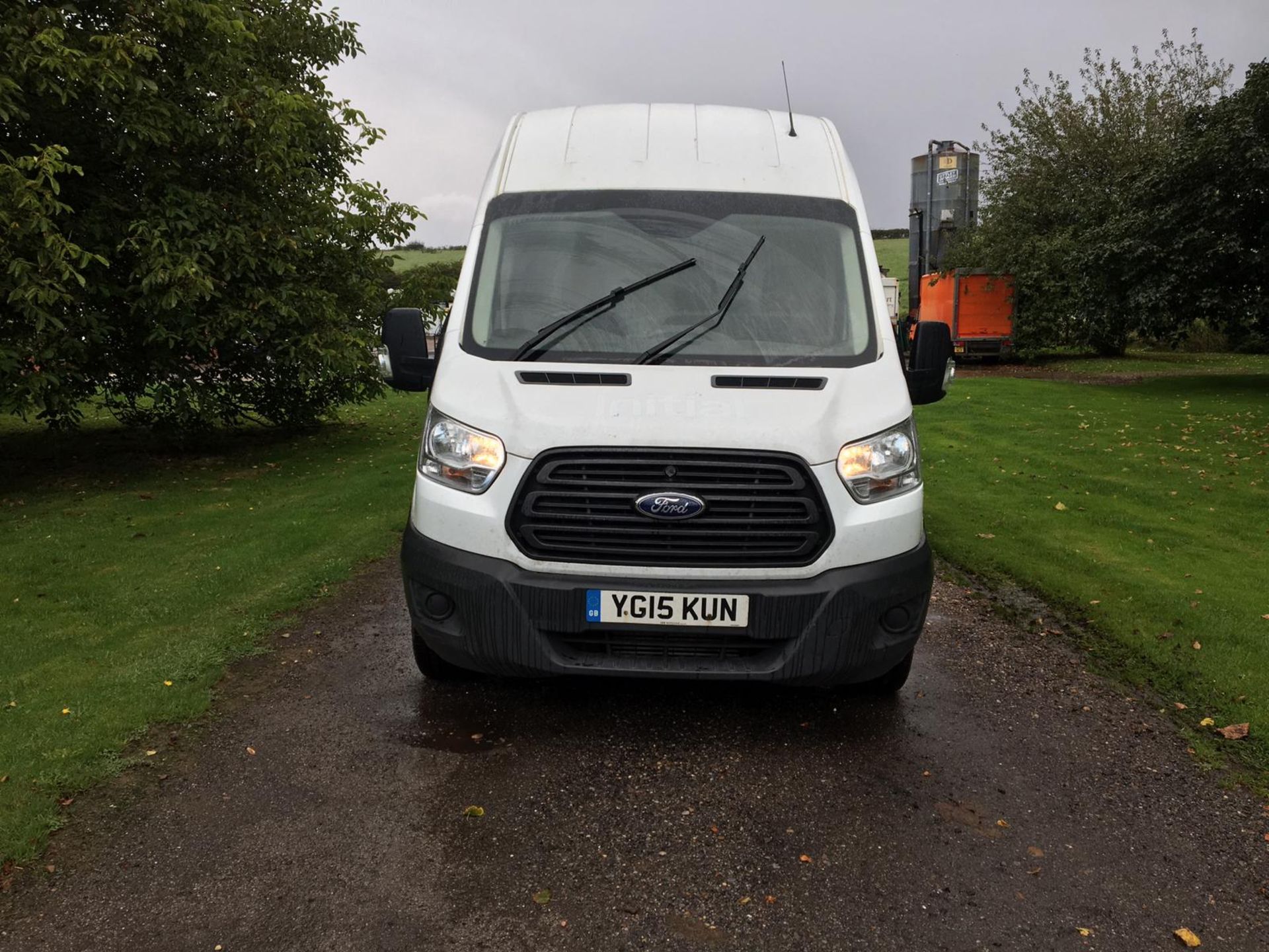 2015/15 REG FORD TRANSIT 350 2.2 DIESEL WHITE PANEL VAN, SHOWING 0 FORMER KEEPERS *NO VAT* - Image 2 of 13