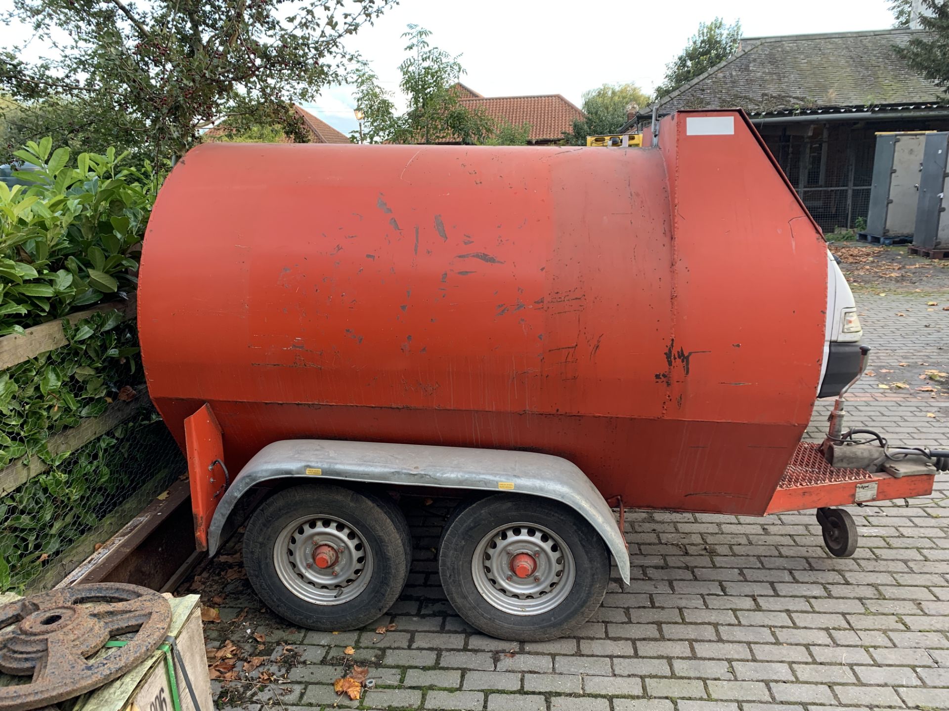 FUEL BOWSER - BUNDED INC INTEGRAL 12V PUMP AND DELIVERY HOSE 2000L - Image 10 of 11