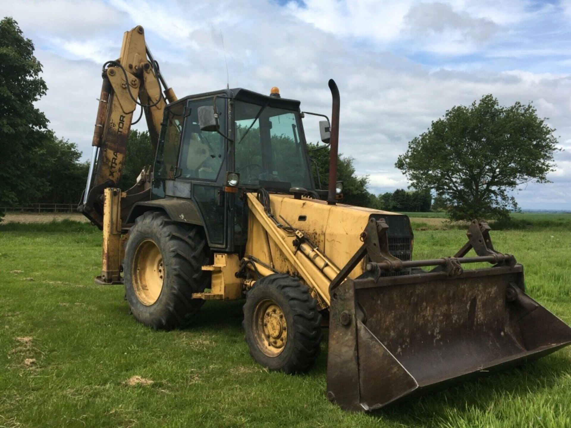 FORD NEW HOLLAND 655C 4X4 WHEEL DRIVE BACKHOE DIGGER, C/W FULL SET OF REAR BUCKETS *NO VAT*