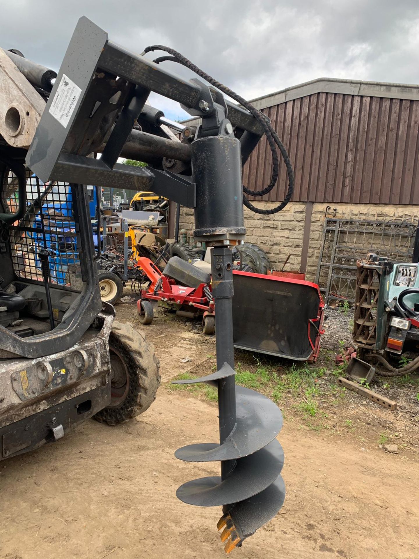 UNUSED POST HOLE BORER & 2 X AUGERS *PLUS VAT*