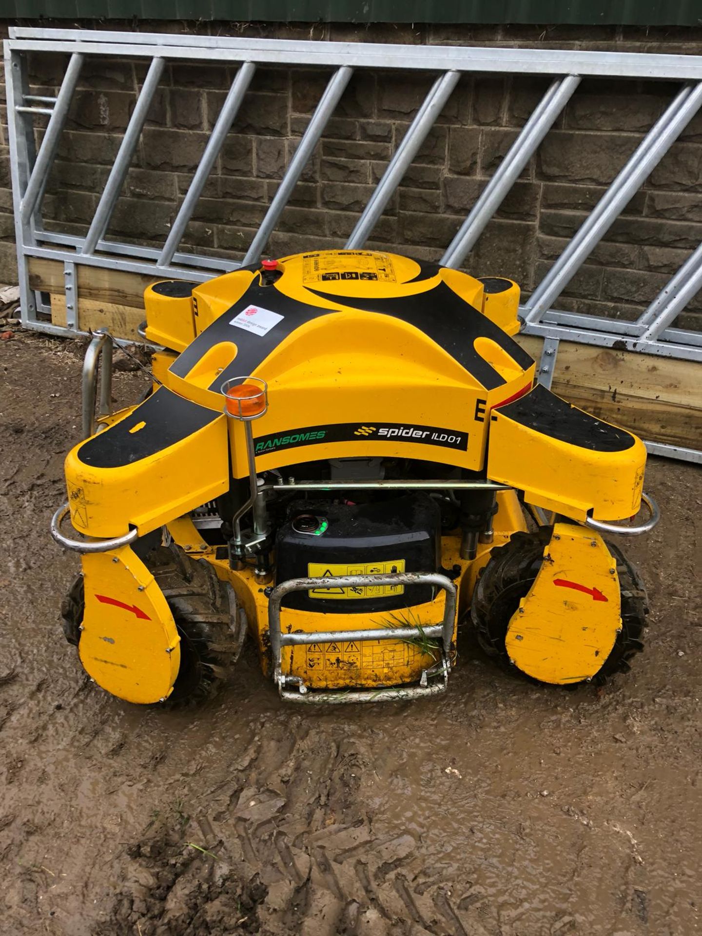 2014 SPIDER ILD01 RADIO-CONTROLLED SLOPE BANK MOWER WITH CONTROL BOX, STARTS, DRIVES, MOWS *PLUS VAT - Image 10 of 17