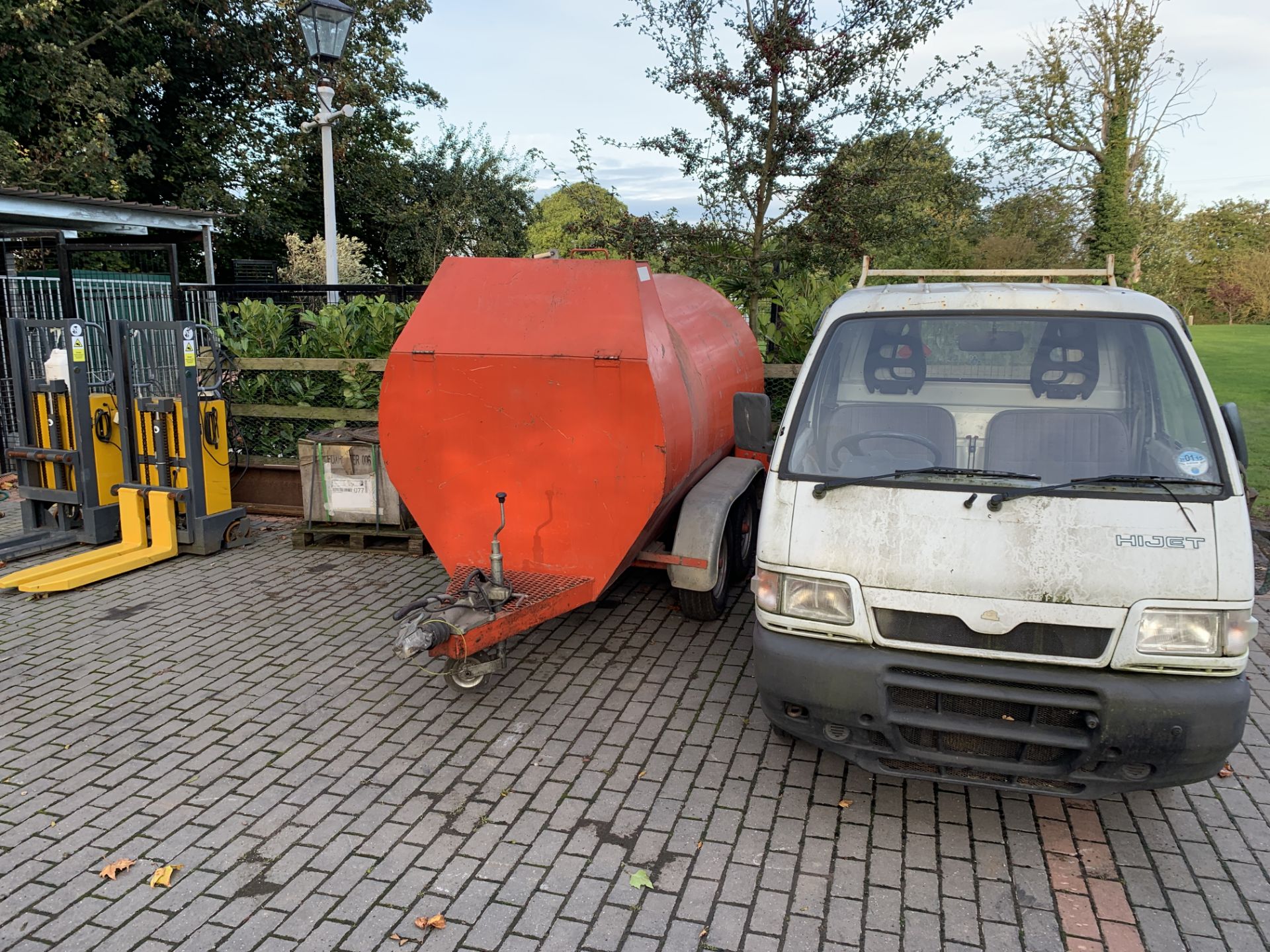 FUEL BOWSER - BUNDED INC INTEGRAL 12V PUMP AND DELIVERY HOSE 2000L - Image 2 of 11