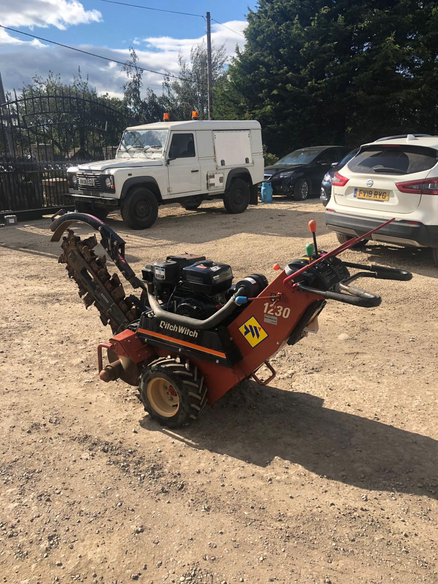 DITCH WITCH 1230 TRENCHER, ONLY 78 HOURS, RUNS AND WORKS *PLUS VAT* - Image 7 of 8