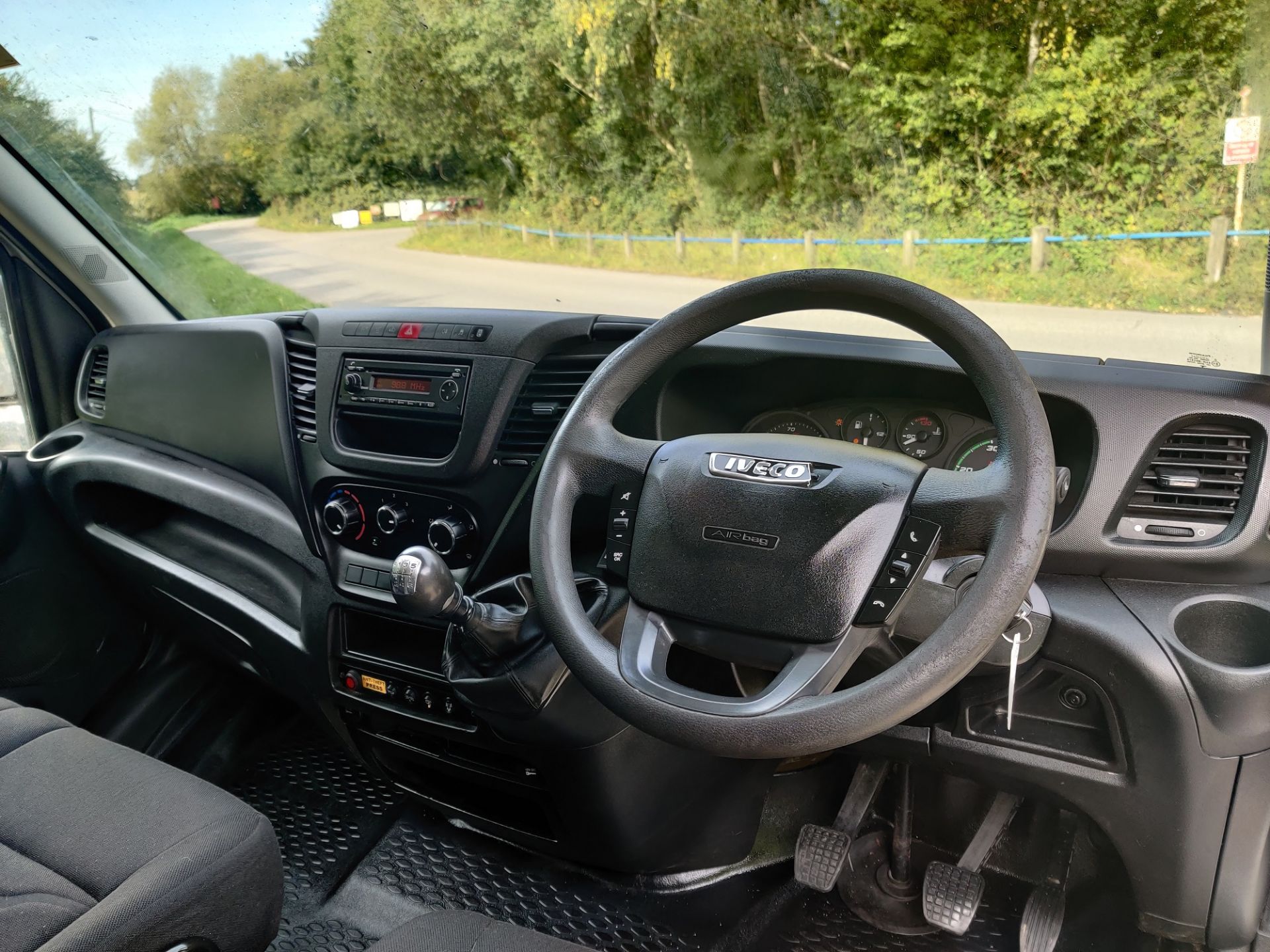 2015/15 REG IVECO DAILY 35S11 MWB WHITE 2.3 DIESEL PANEL VAN, SHOWING 0 FORMER KEEPERS *NO VAT* - Image 12 of 15