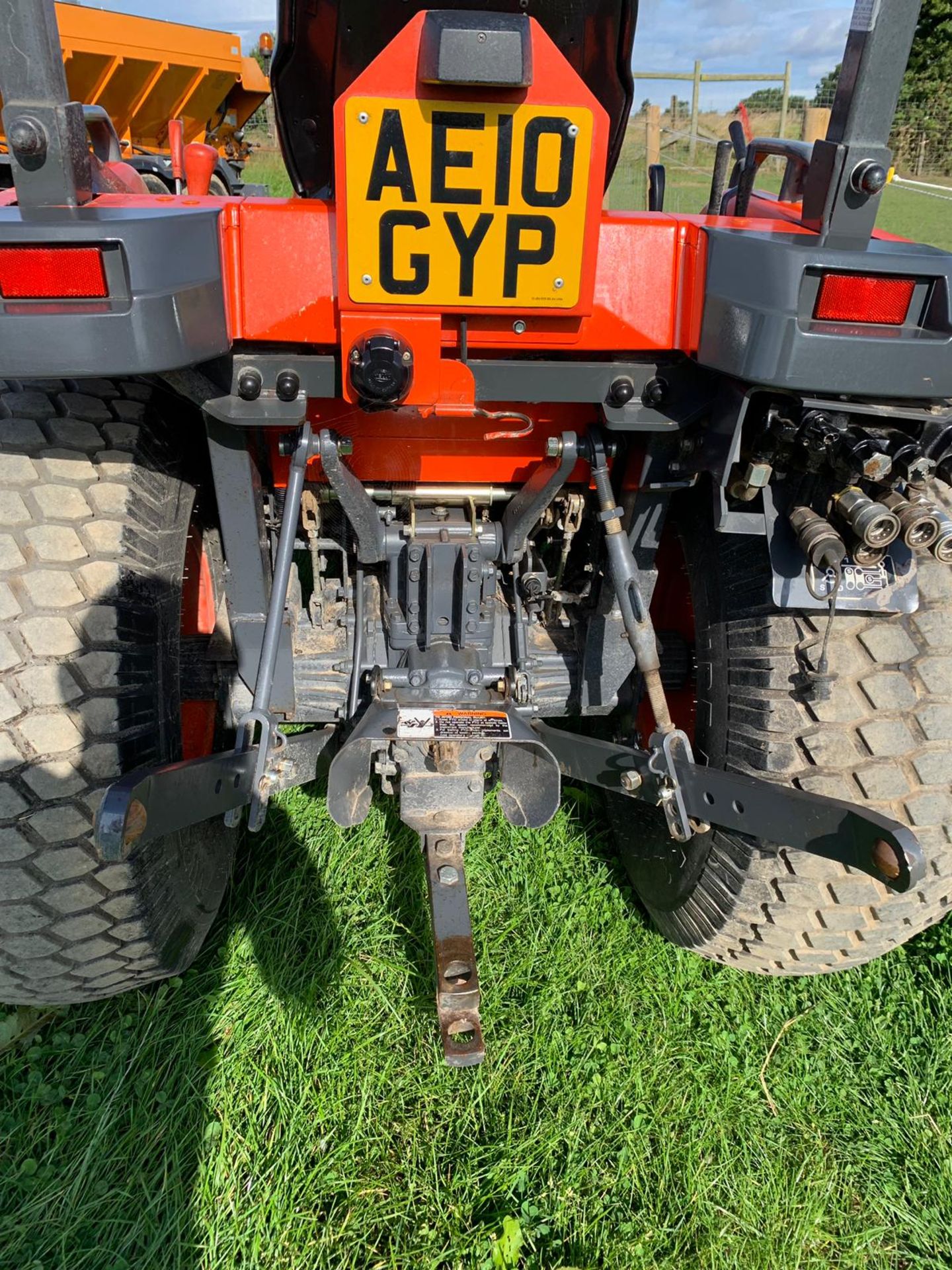 2010/10 REG KUBOTA STV36 4WD HST COMPACT TRACTOR C/W ROLL BAR & TURF TYRES *PLUS VAT* - Image 5 of 17