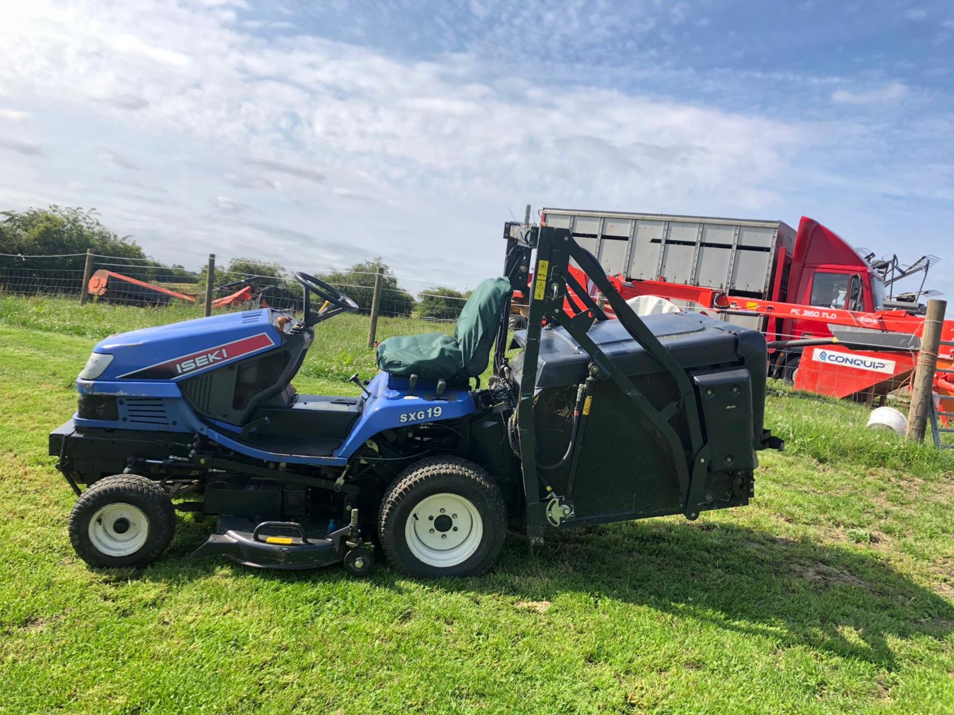 ISEKI SXG19 RIDE ON LAWN MOWER HIGH LIFT COLLECTOR, RUNS WORKS & CUTS, YEAR 2010 *PLUS VAT* - Bild 3 aus 8