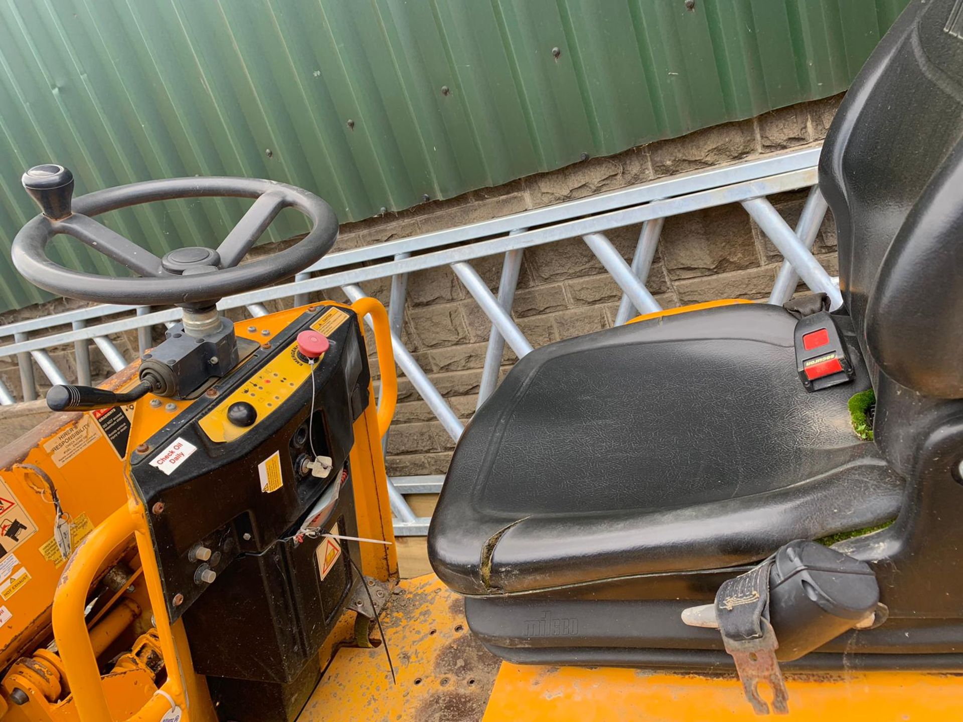 2012 THWAITES 1 TONNE HI-TIP DUMPER, SHOWING 1199 HOURS (UNVERIFIED) *PLUS VAT* - Bild 8 aus 9