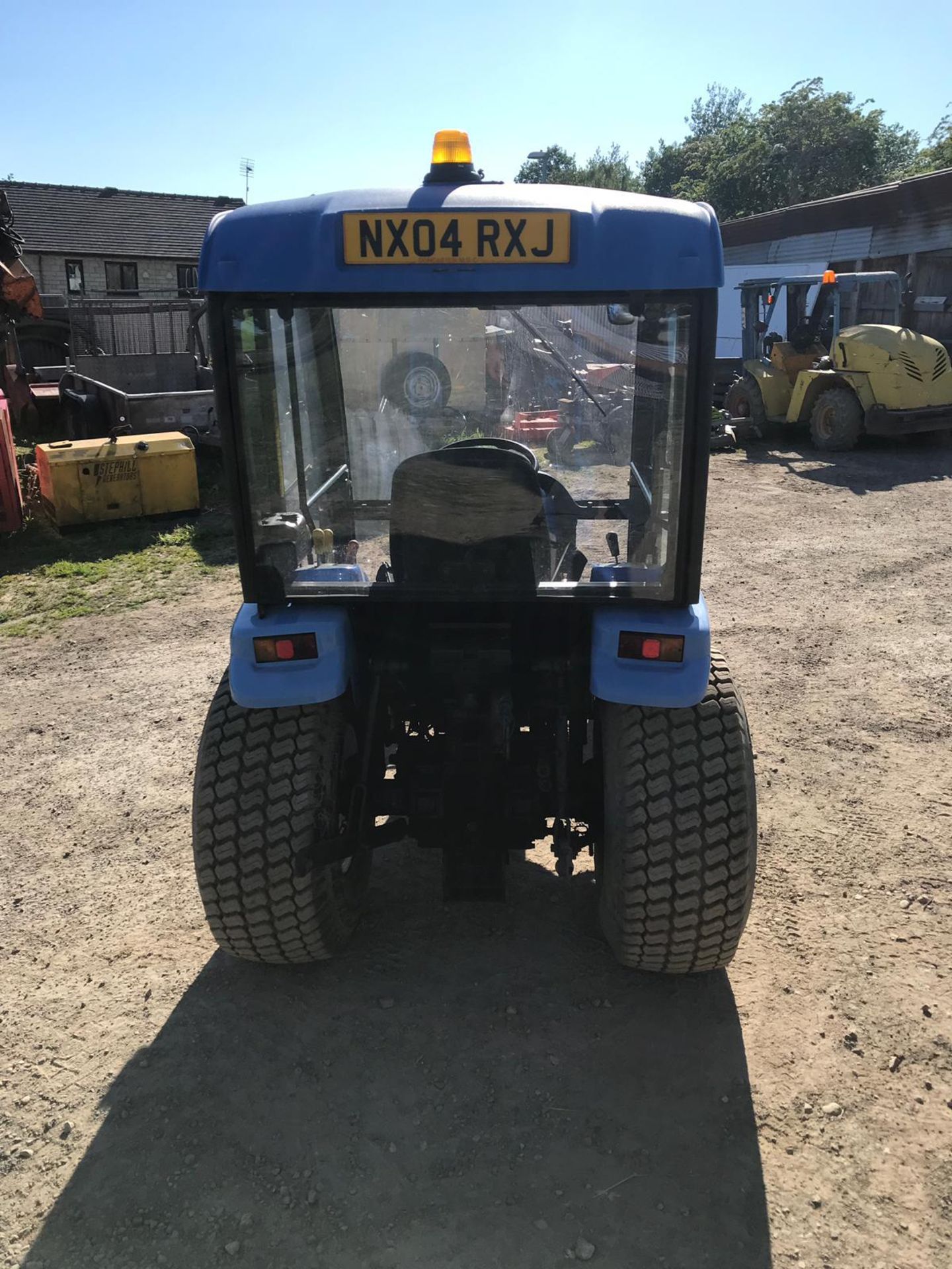 2004 NEW HOLLAND TRACTOR C27D - Bild 3 aus 11