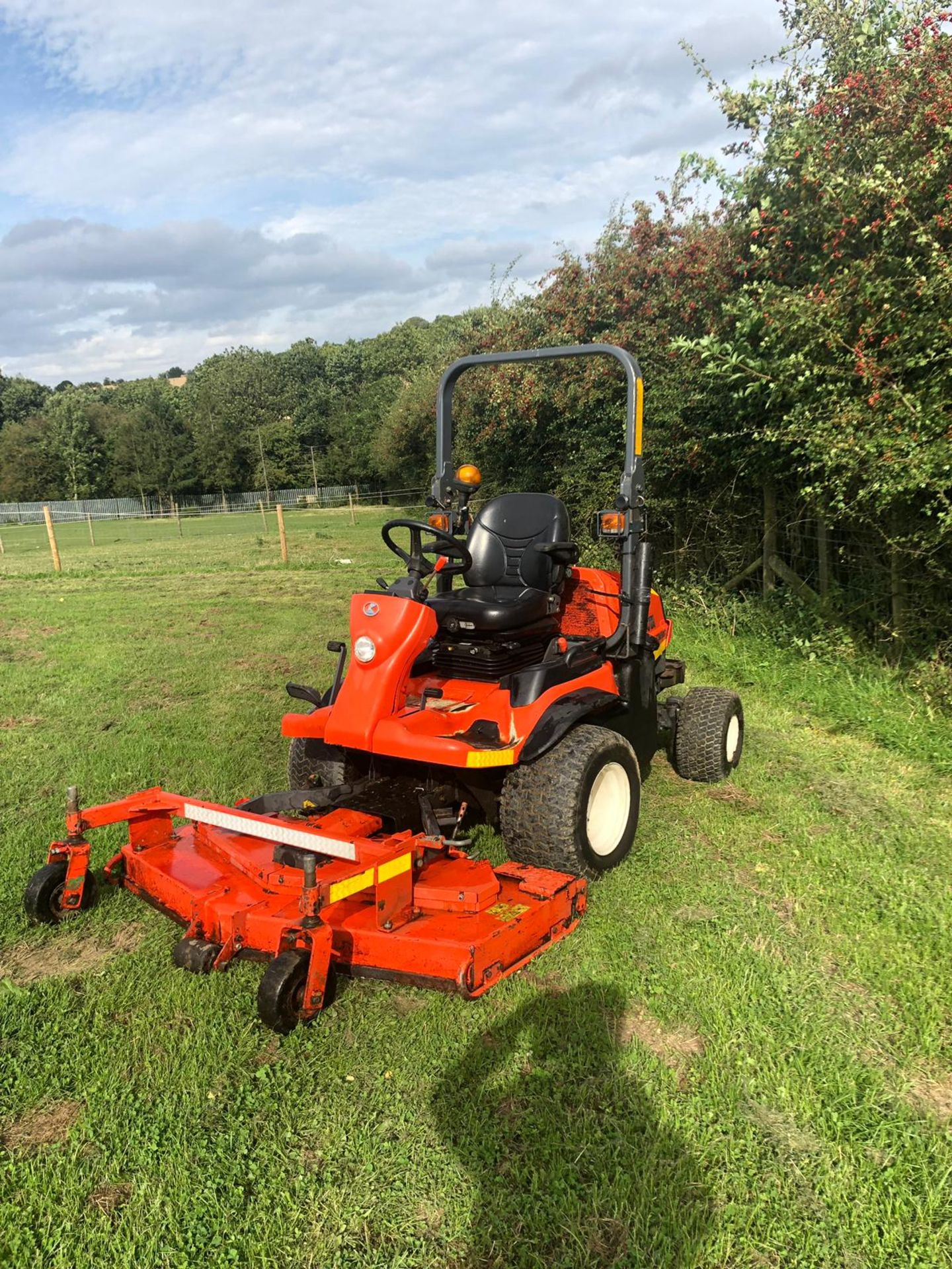 KUBTOA F3680 RIDE ON LAWN MOWER, RUNS WORKS AND CUTS, YEAR 2013 *PLUS VAT* - Bild 3 aus 8