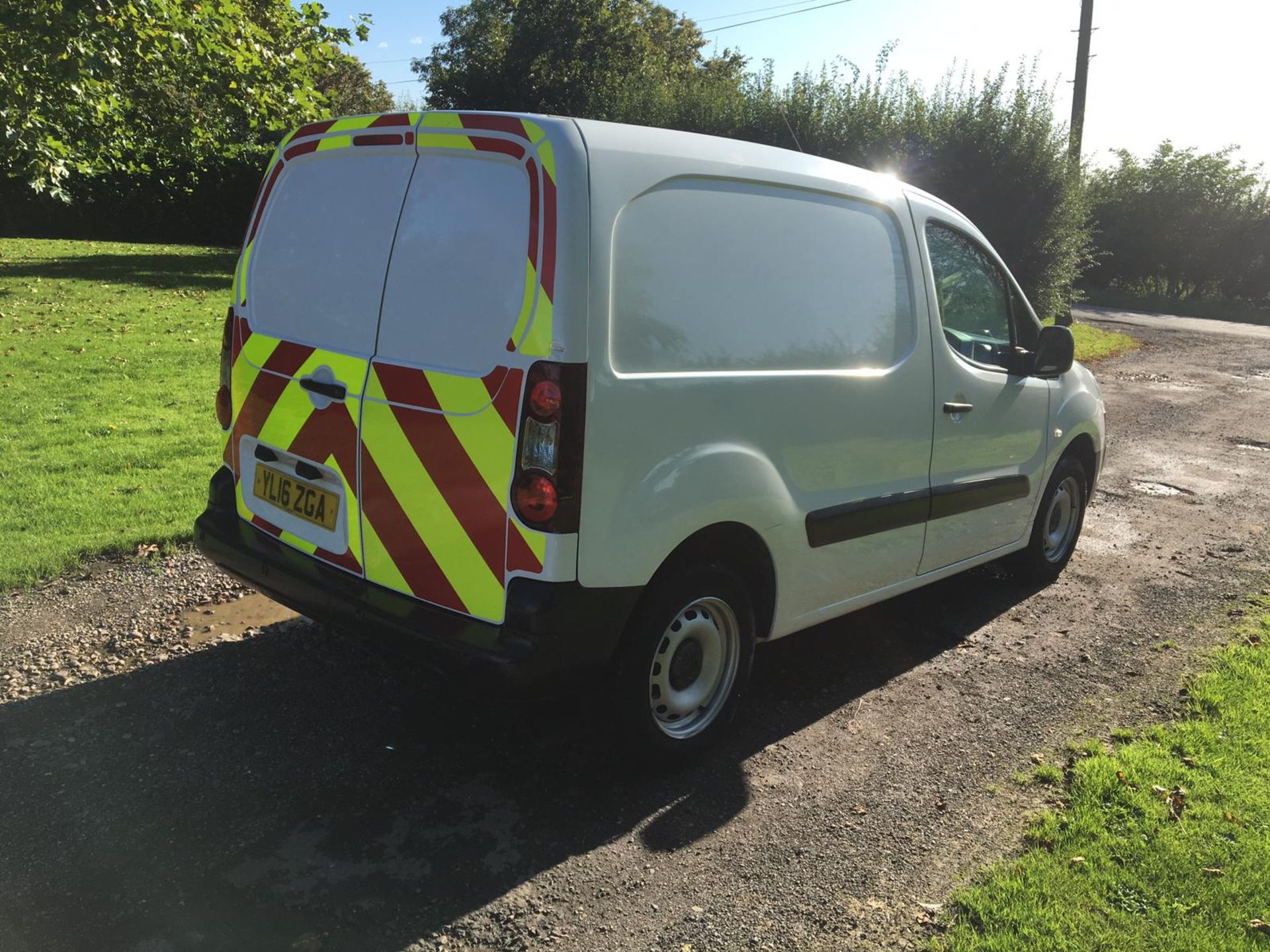 2016/16 REG PEUGEOT PARTNER 850 S L1 BLUE HDI WHITE DIESEL PANEL VAN, SHOWING 0 FORMER KEEPERS - Image 7 of 12