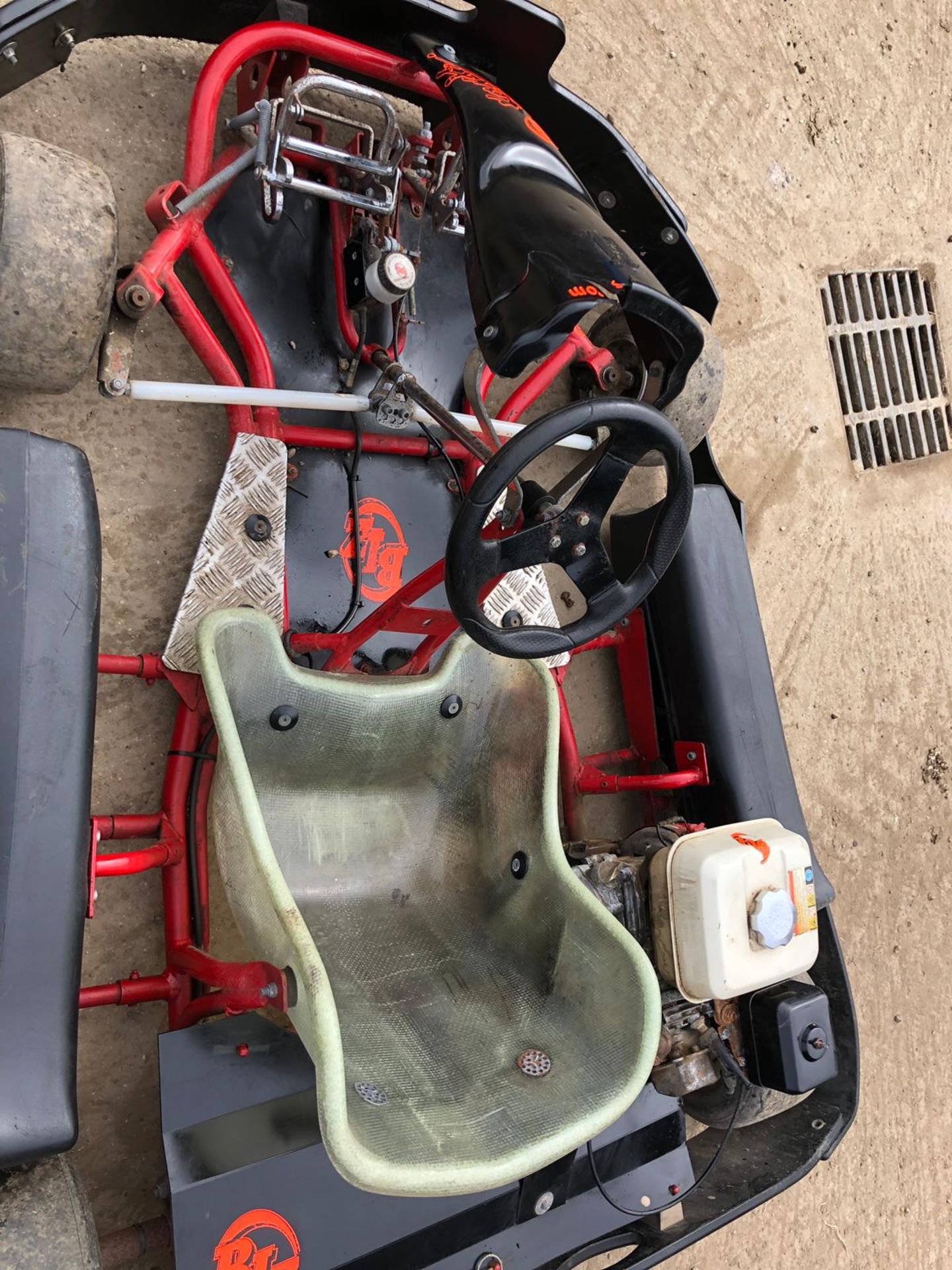 BIZ PETROL PROFESSIONAL GO KART, 5.5HP HONDA ENGINE, RUNS AND WORKS WELL *NO VAT* - Image 5 of 7