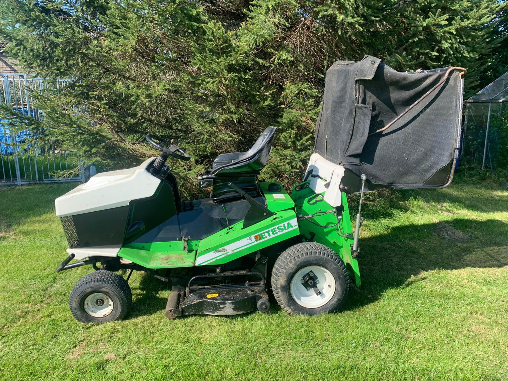 ETESIA MVEHH HYDRO RIDE ON LAWN MOWER C/W REAR GRASS COLLECTOR, RUNS, WORKS AND CUTS *PLUS VAT* - Image 7 of 16