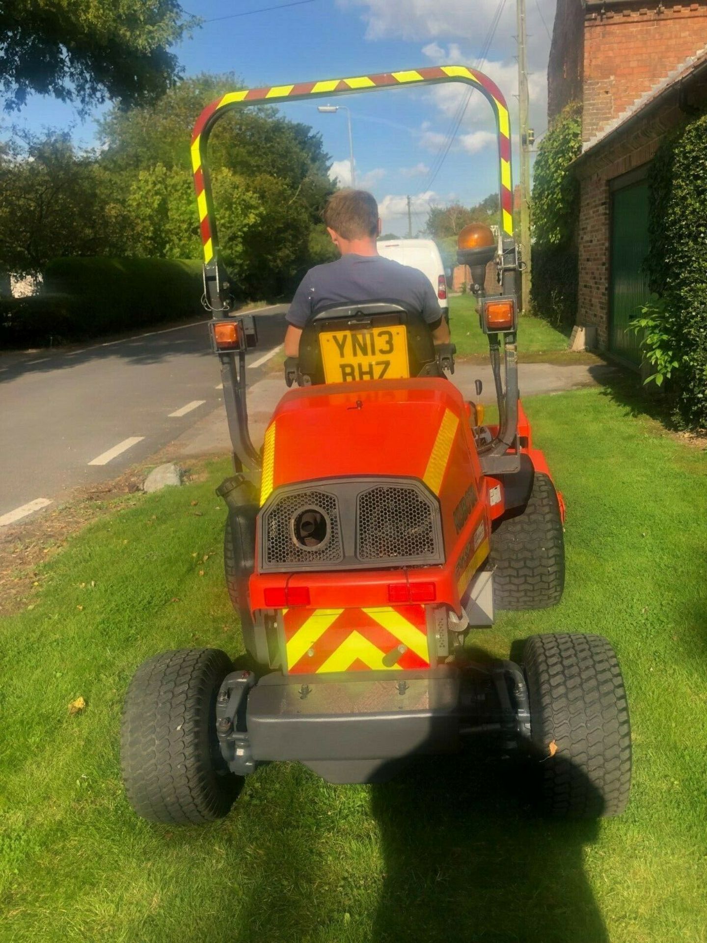 KUBOTA 3680 4x4, YEAR 2013, 60" REAR DISCHARGE UPFRONT ROTARY MOWER, HYDRO DRIVE. *PLUS VAT* - Image 5 of 9