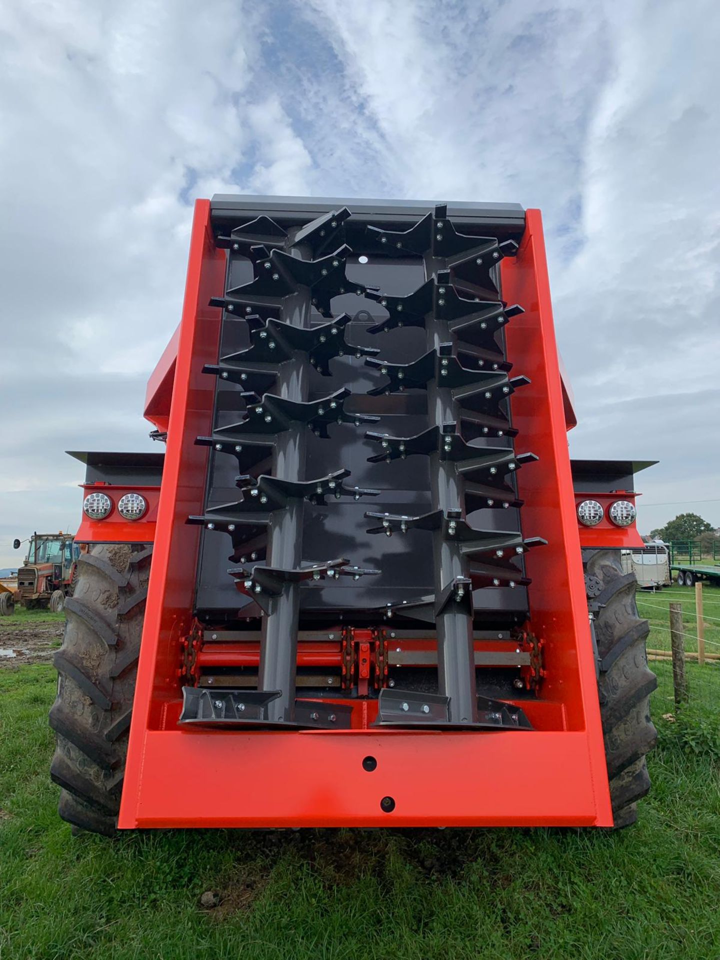 BRAND NEW 12 TONNE KTWO MUCK SPREADER, NEVER BEEN USED *PLUS VAT* - Image 9 of 11