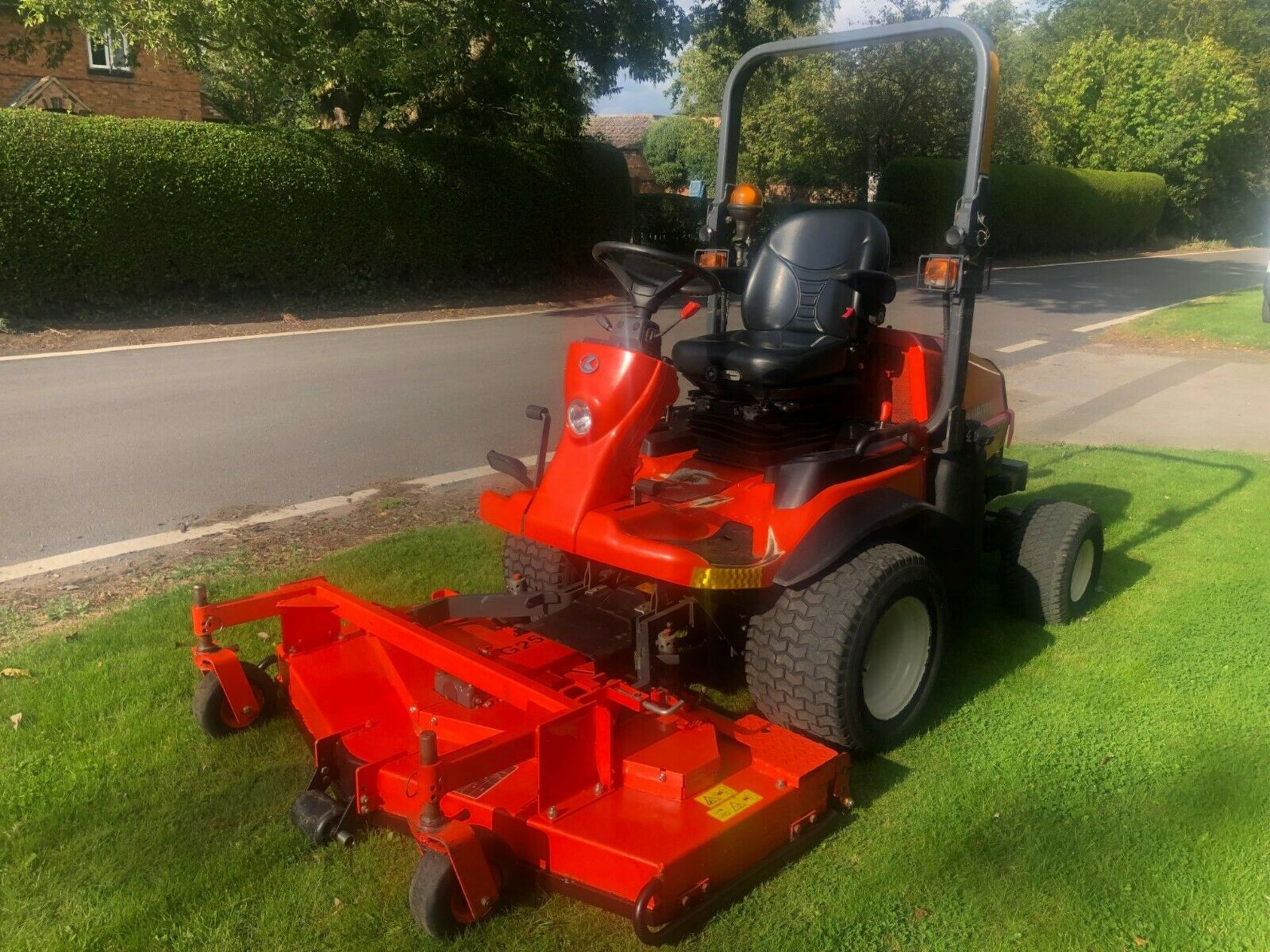 KUBOTA 3680 4x4, YEAR 2013, 60" REAR DISCHARGE UPFRONT ROTARY MOWER, HYDRO DRIVE. *PLUS VAT* - Image 3 of 9