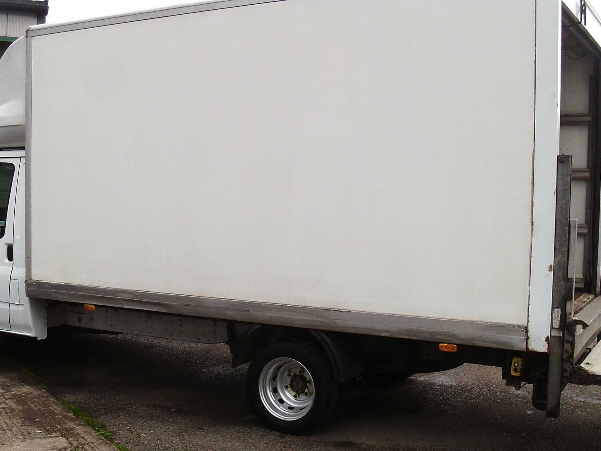 2012/12 REG FORD TRANSIT 125 T350 RWD 2.2 DIESEL LUTON BOX VAN WITH TAIL LIFT, 2 FORMER KEEPERS - Image 4 of 12