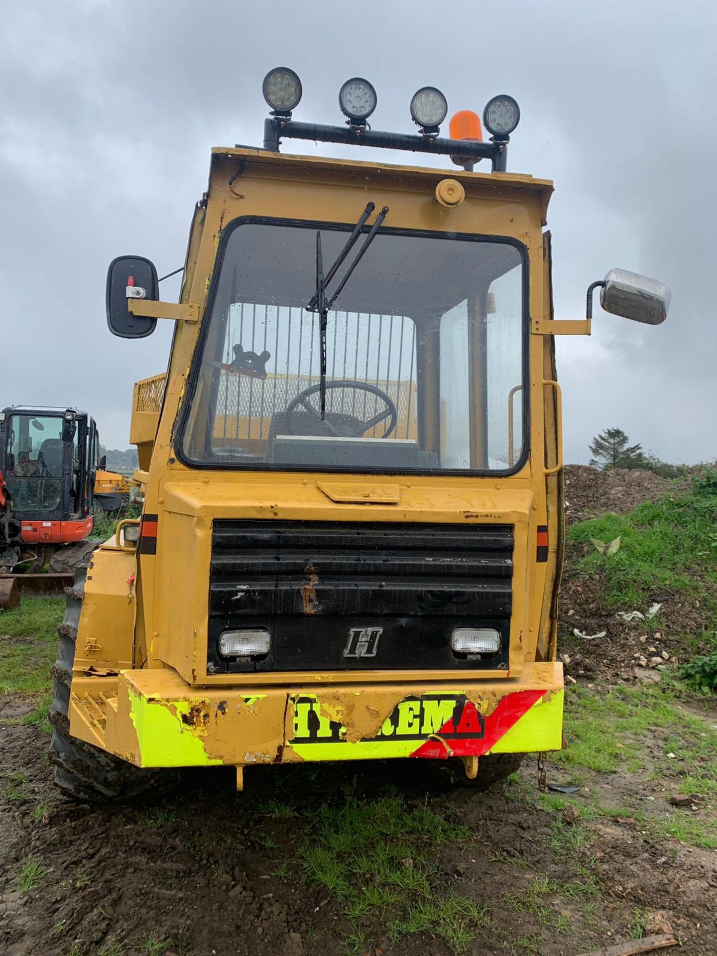 HYDREMA 10 TON REAR TIP DIESEL DUMPER, RUNS, WORKS AND TIPS, SHOWING 1048 ENGINE HOURS *PLUS VAT* - Image 2 of 13