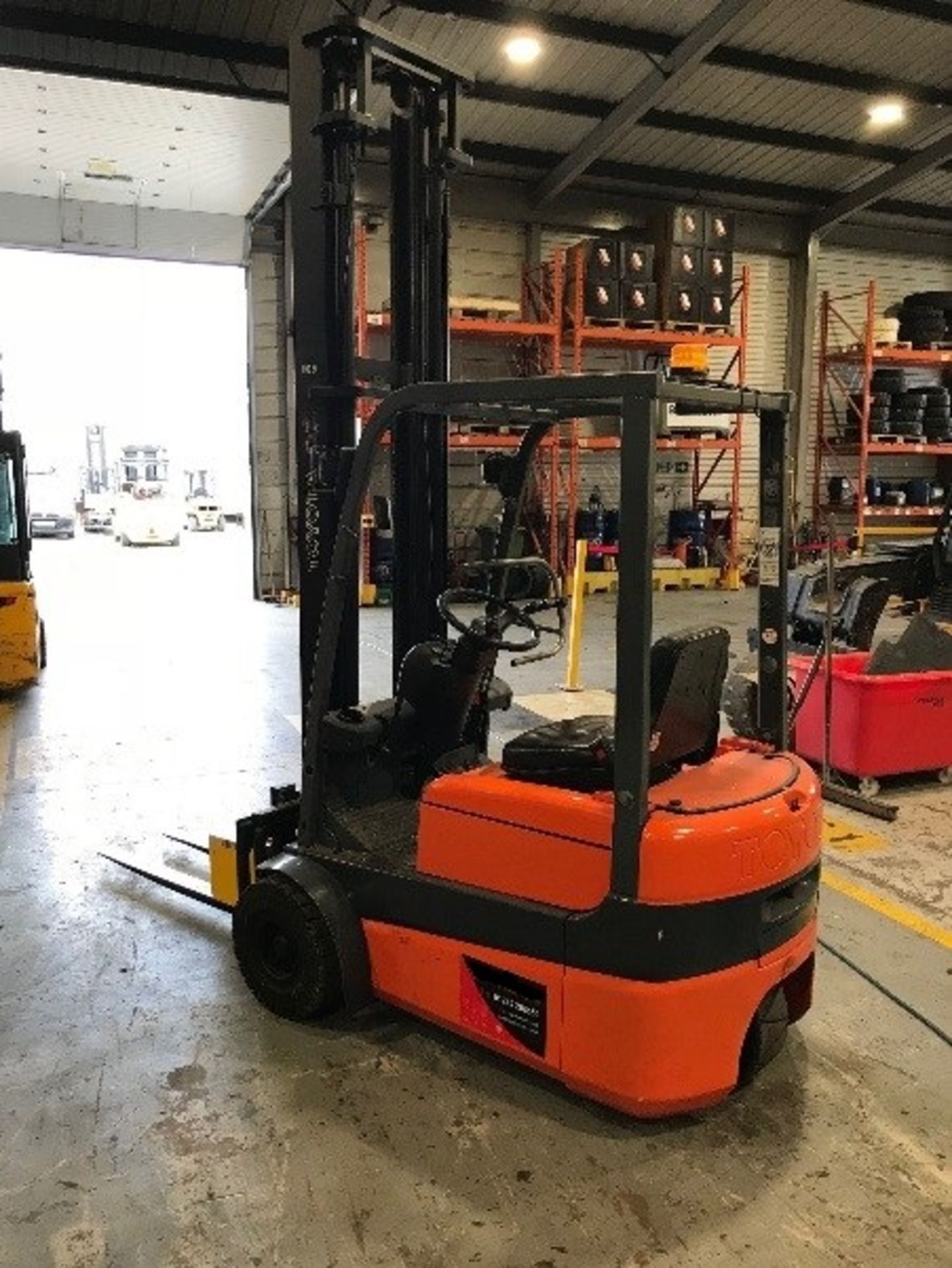 TOYOTA FBES15 COUNTERBALANCE ELECTRIC FORKLIFT, YEAR 2003 *PLUS VAT* - Image 2 of 5