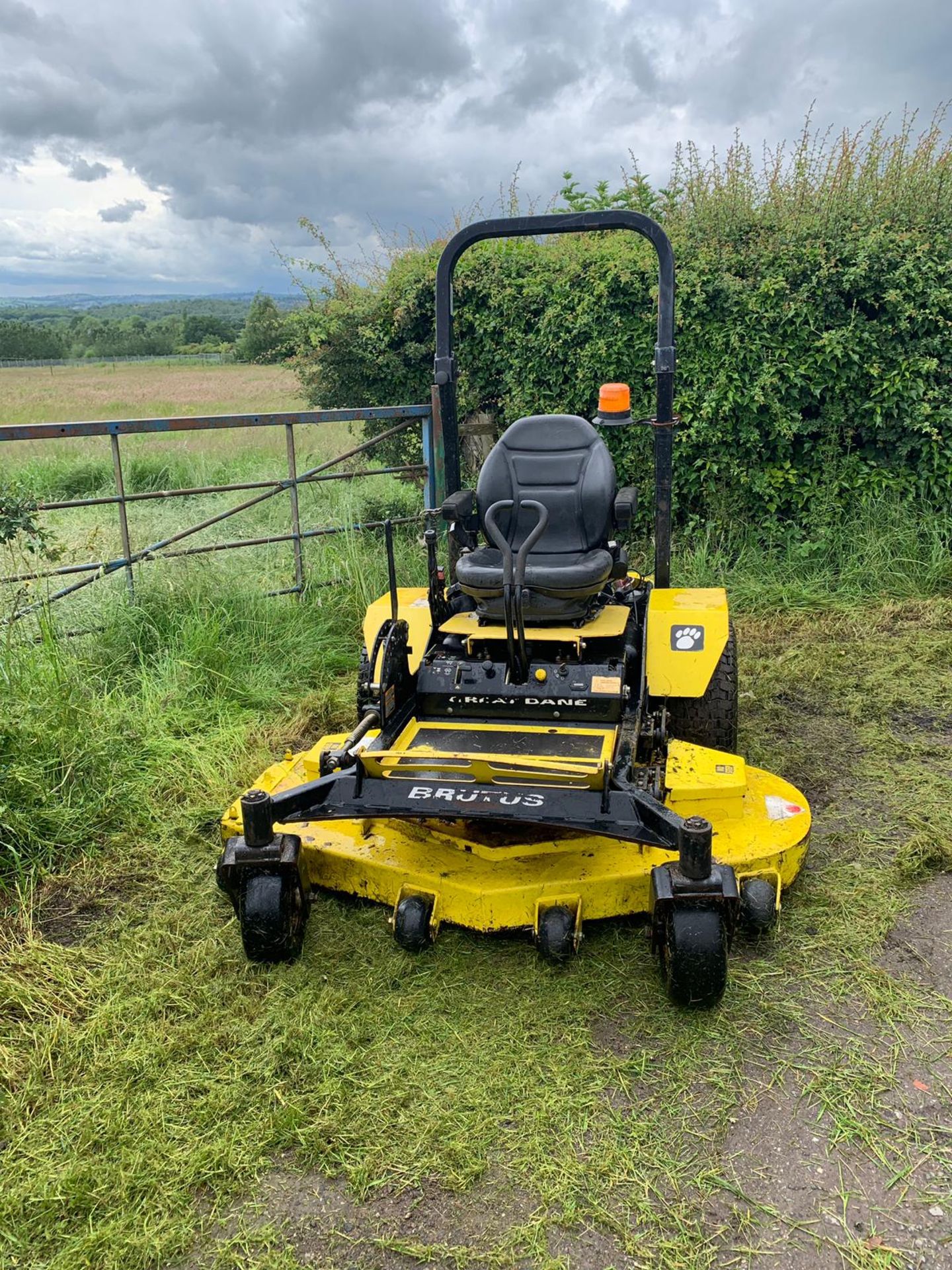 2012 GREAT DANE BRUTUS RIDE ON ZERO TURN PETROL LAWN MOWER *PLUS VAT* - Image 2 of 11