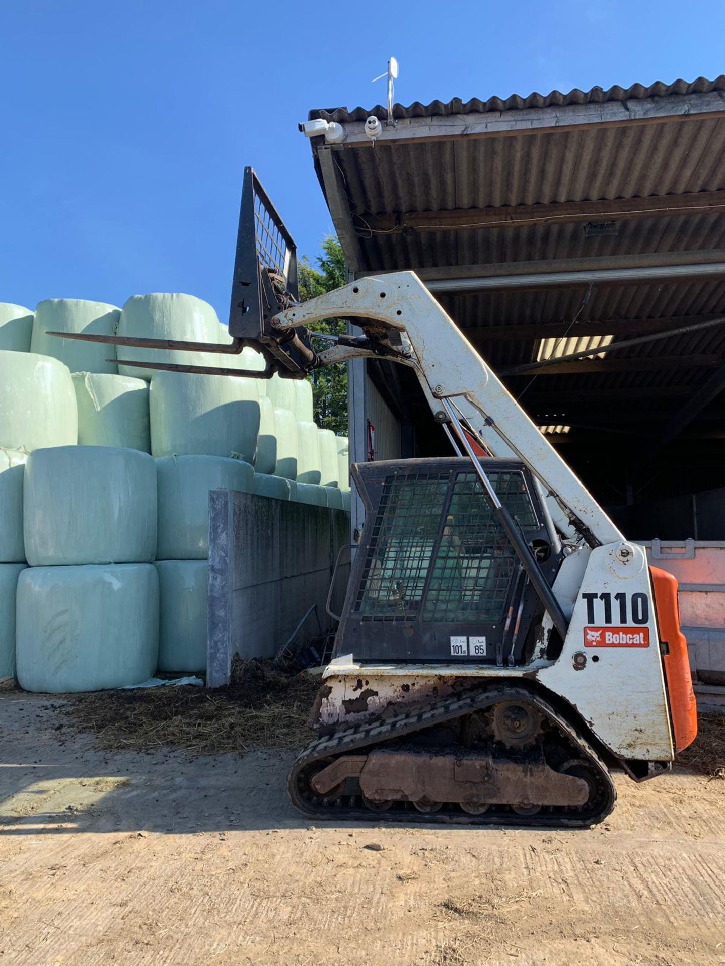 BOBCAT COMPACT TRACKED LOADER, MODEL T110, C/W FORKS, ROTAVATOR, BUCKET SWEEPER & BUCKET *PLUS VAT* - Image 4 of 17