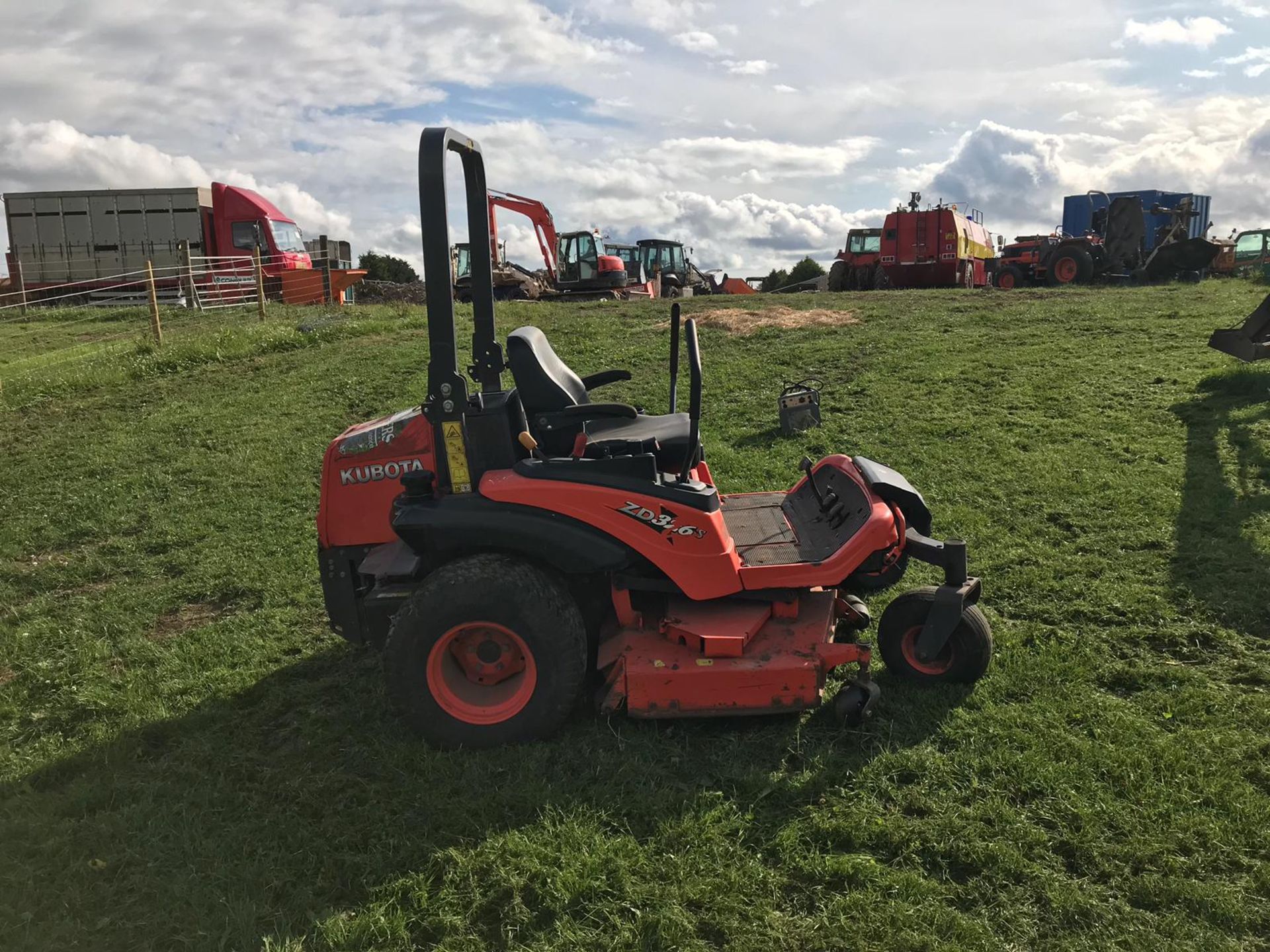 KUBOTA ZD326S RIDE ON ZERO TURN LAWN MOWER, RUNS AND WORKS *PLUS VAT* - Image 5 of 6