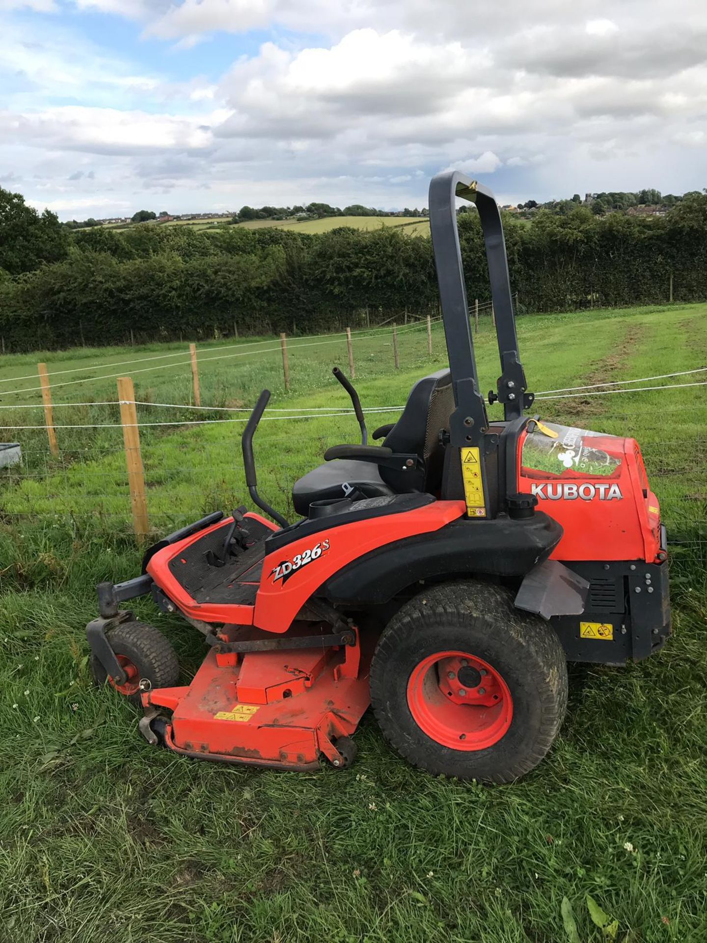 KUBOTA ZD326S RIDE ON ZERO TURN LAWN MOWER, RUNS AND WORKS *PLUS VAT* - Image 6 of 6