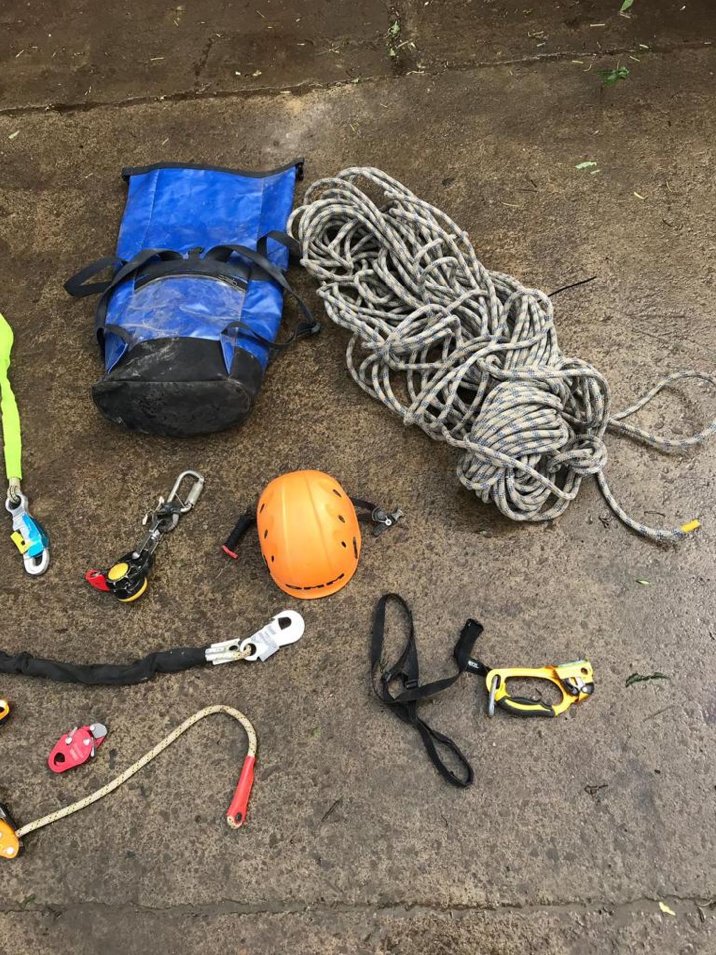 QTY OF CLIMBING GEAR AND HARNESS *PLUS VAT* - Image 10 of 15