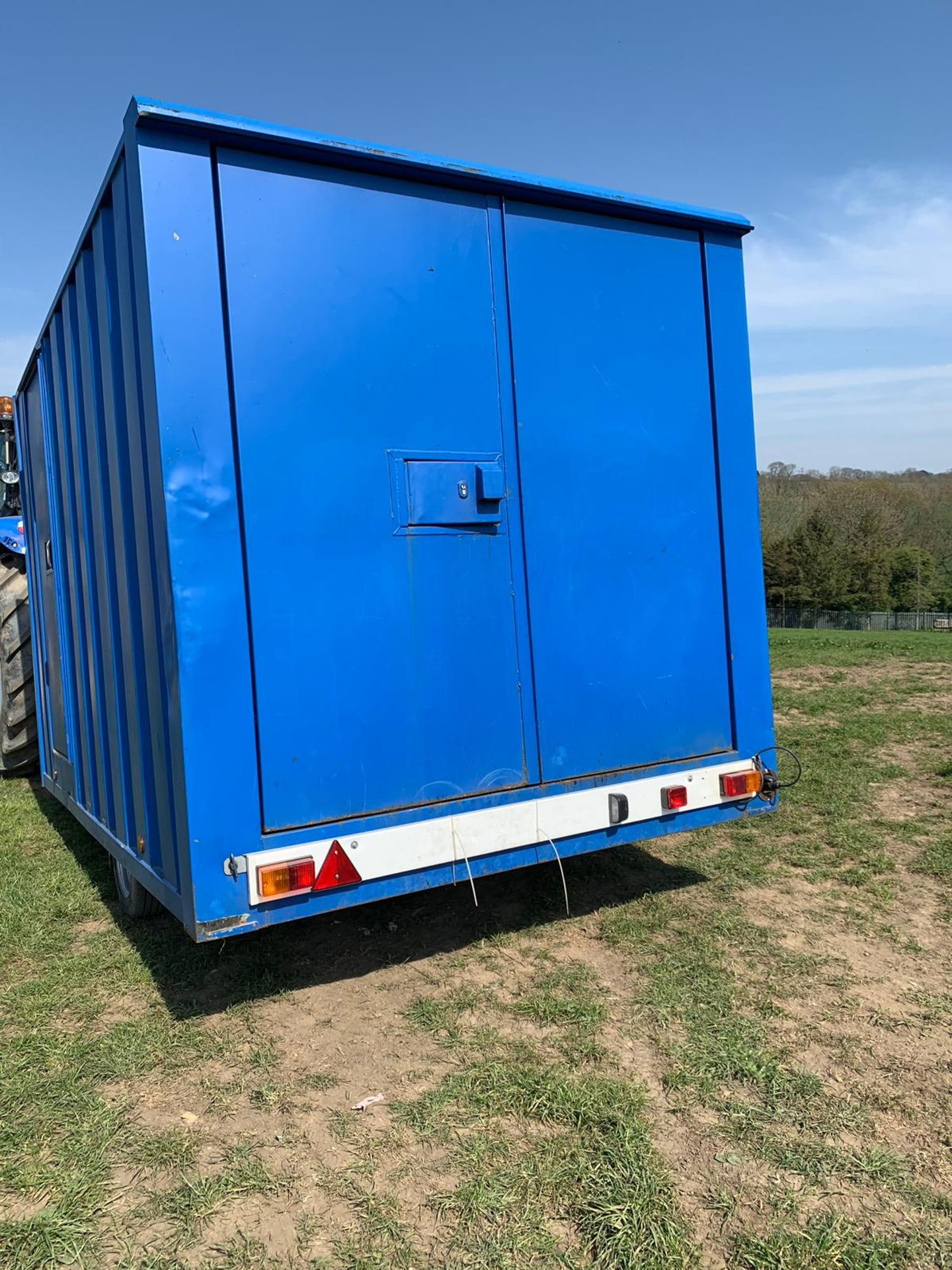 2010 BLUE SINGLE AXLE TOW ABLE GROUNDHOG MOBILE CANTEEN, EVERYTHING INSIDE IS INCLUDED *PLUS VAT* - Image 3 of 10