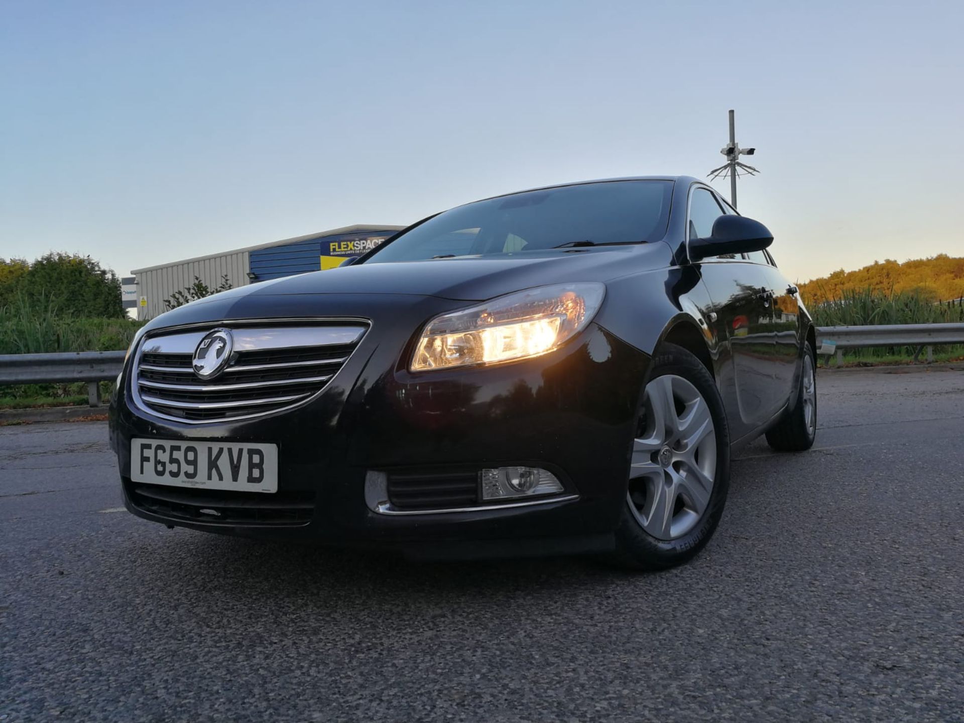 2009/59 REG VAUXHALL INSIGNIA EXCLUSIVE 130 CDTI 2.0 DIESEL 5 DOOR HATCHBACK SHOWING 1 FORMER KEEPER - Image 2 of 14