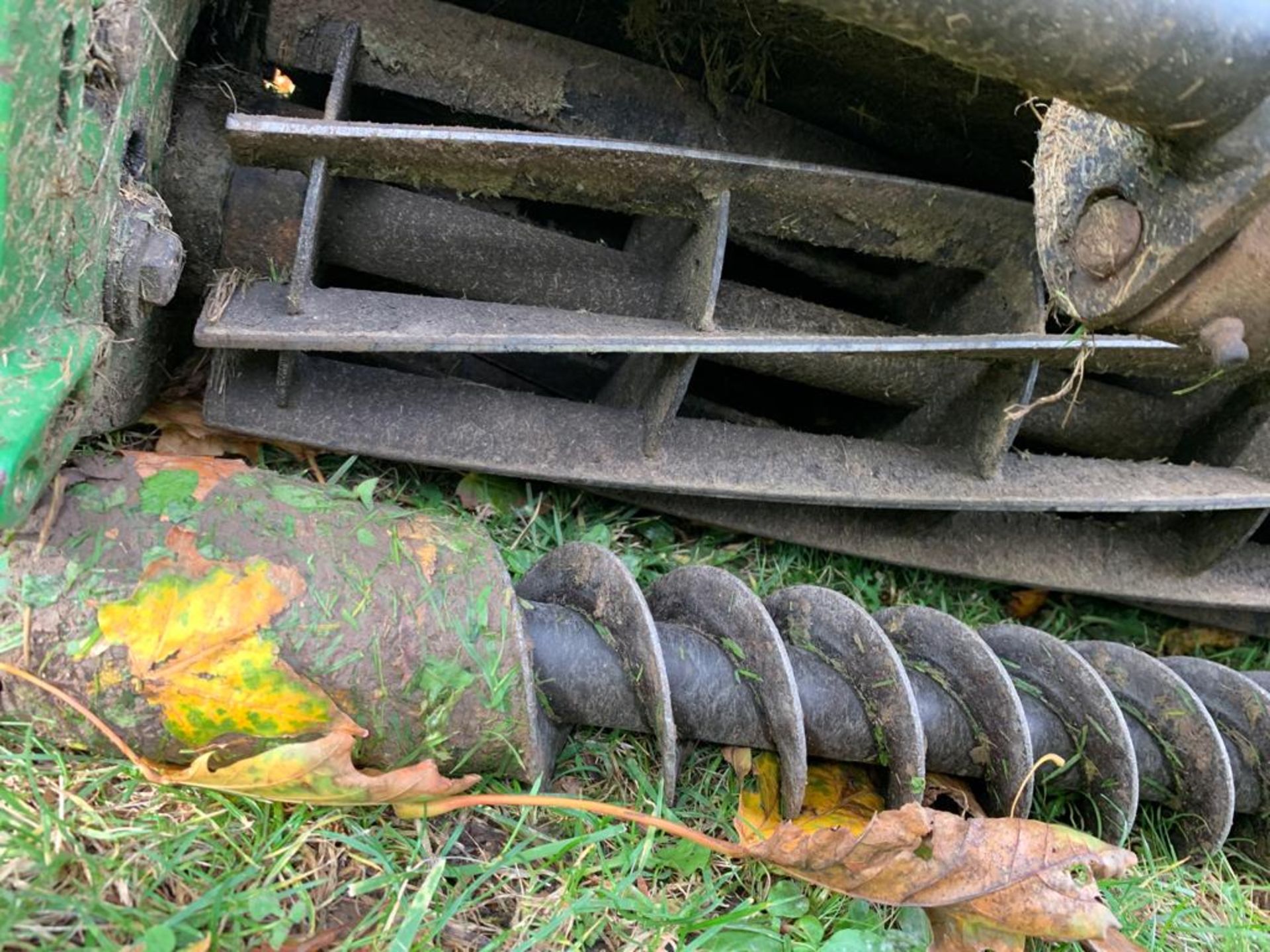 JOHN DEERE 3235A 5 GANG FAIRWAY RIDE ON DIESEL MOWER, IN WORKING CONDITION *NO VAT* - Image 11 of 18