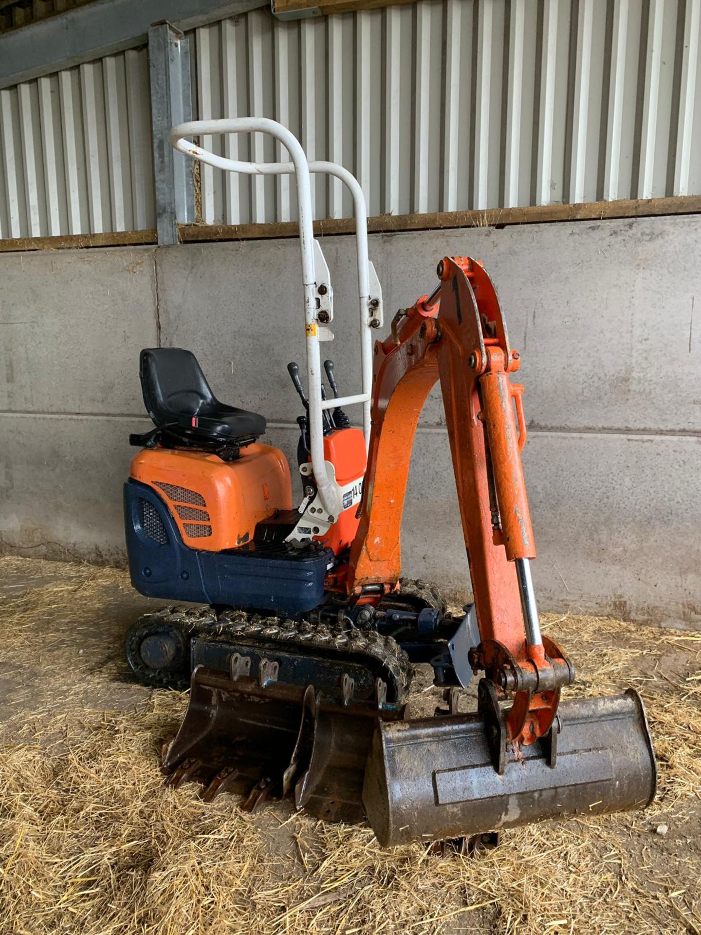 2009 KUBOTA K008-3 (0.8T) MINI MICRO TRACKED DIGGER / EXCAVATOR, C/W 4 X BUCKETS, RUNS, WORKS, DIGS - Image 11 of 16