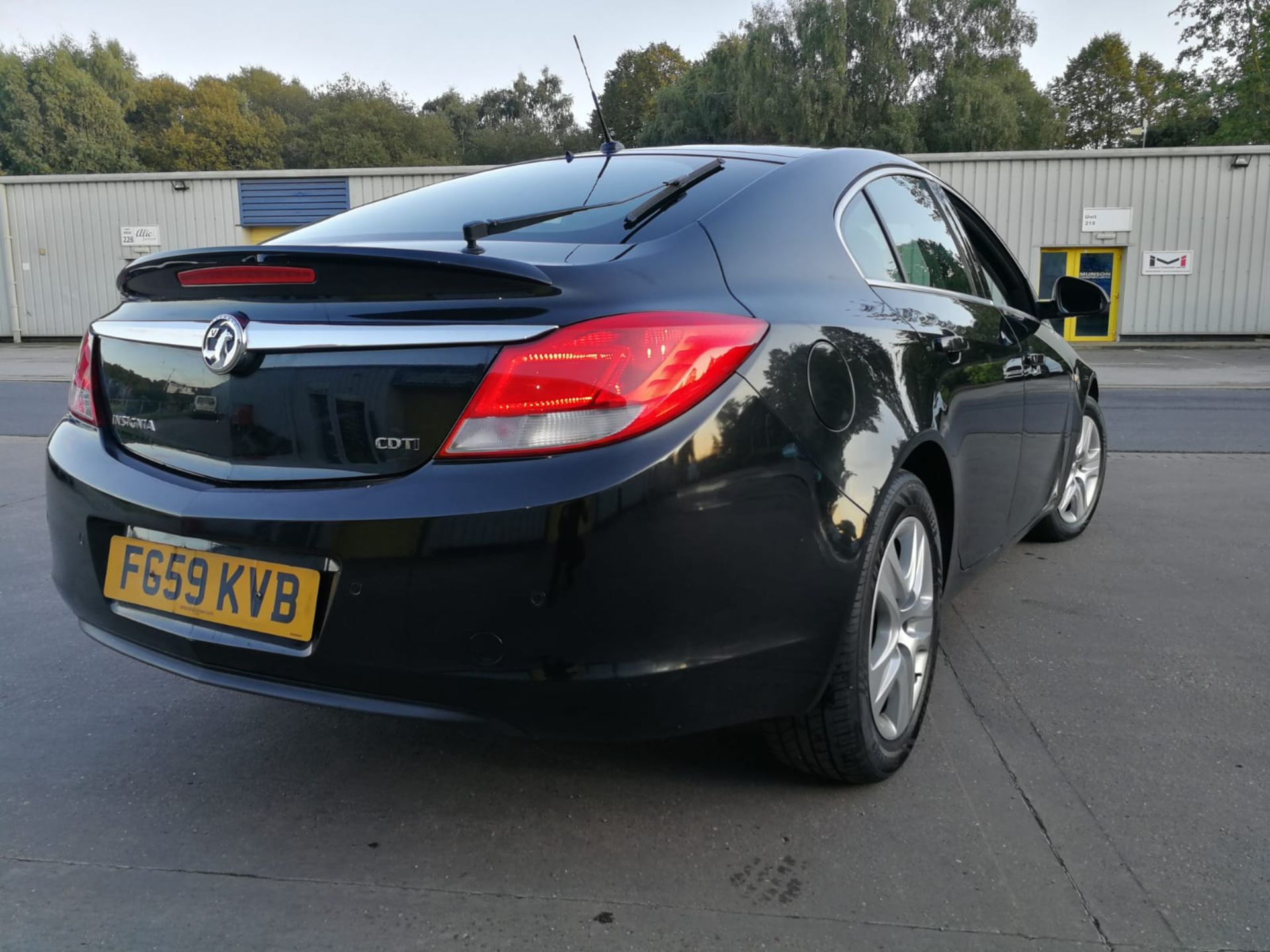 2009/59 REG VAUXHALL INSIGNIA EXCLUSIVE 130 CDTI 2.0 DIESEL 5 DOOR HATCHBACK SHOWING 1 FORMER KEEPER - Image 5 of 14