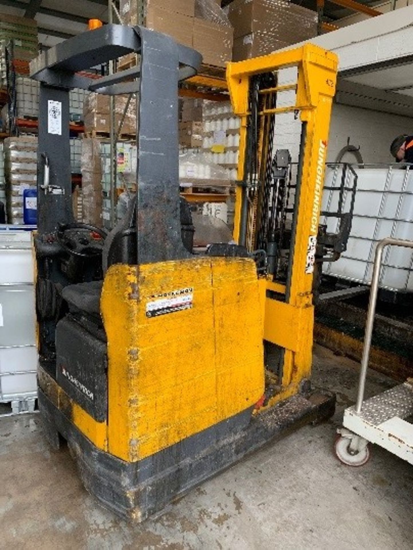 JUNGHEINRICH ETM114 REACH ELECTRIC FORKLIFT, YEAR 2004, TRIPLE MAST *PLUS VAT* - Image 2 of 4