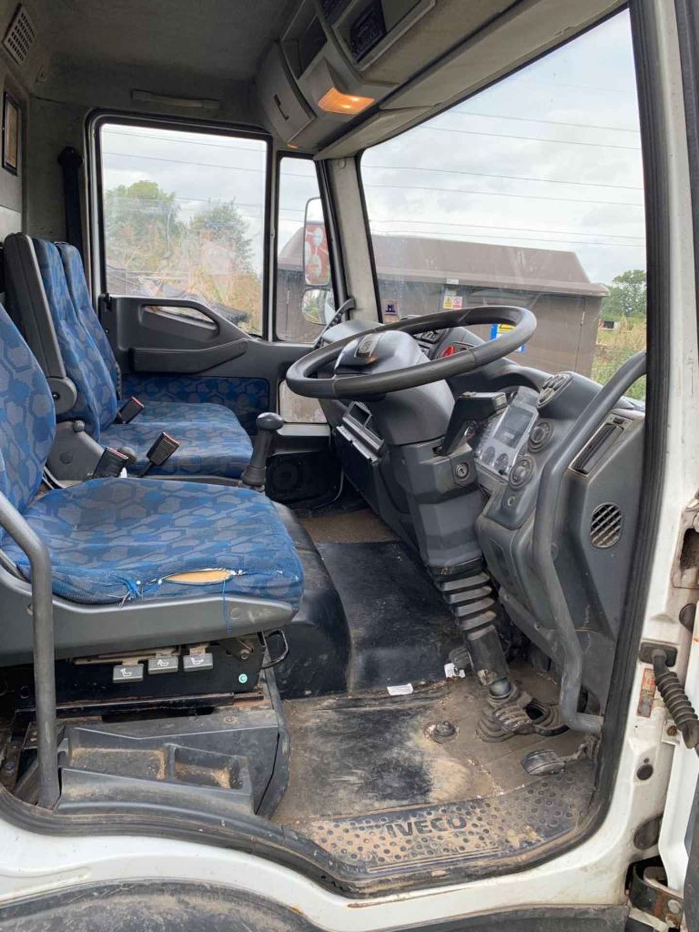 2005/55 REG IVECO EUROCARGO 75E17 7.5 TON FLAT BED LORRY, 1 FORMER KEEPER *PLUS VAT* NO RESERVE - Image 7 of 13