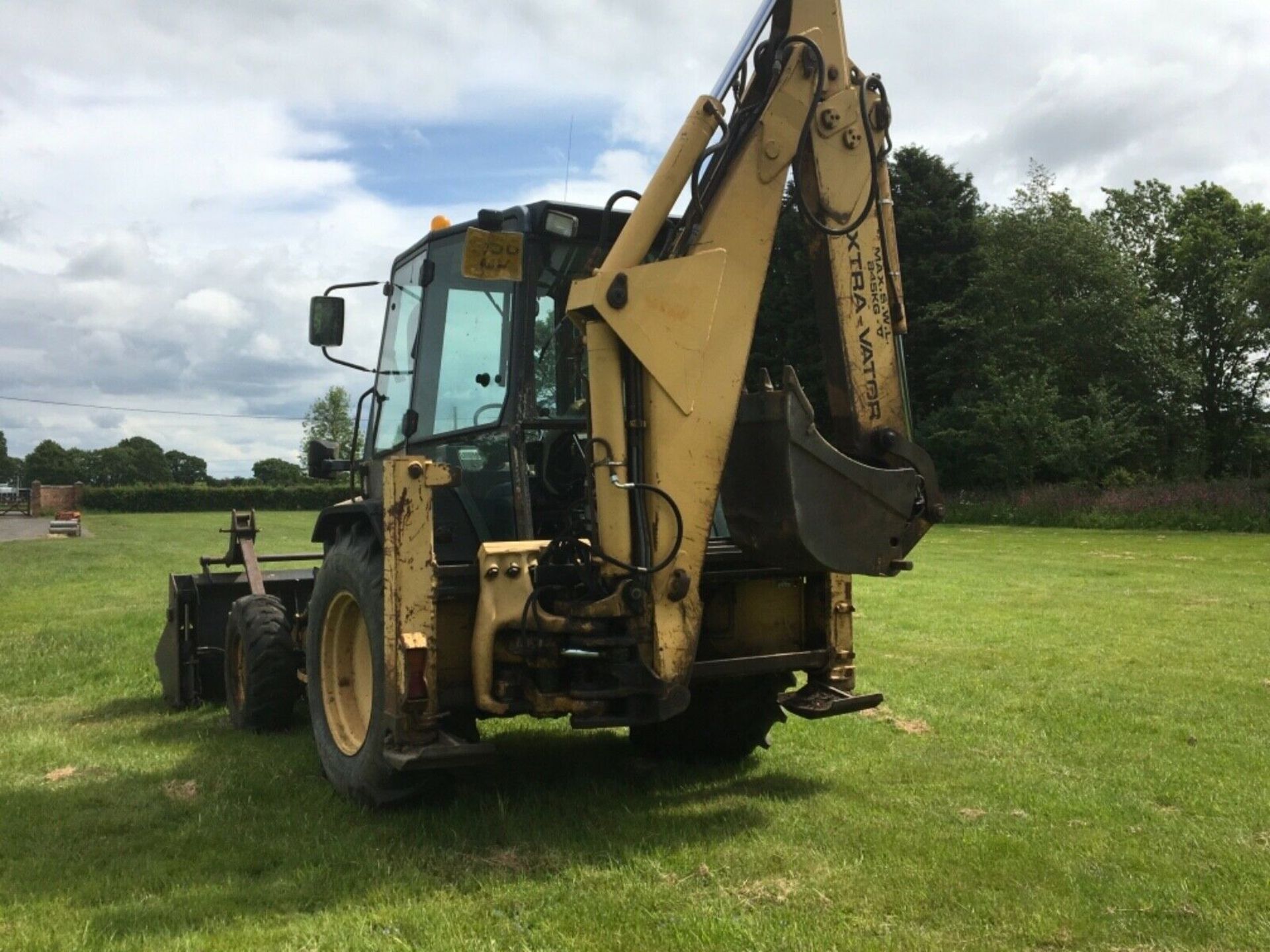 FORD NEW HOLLAND 655C 4X4 WHEEL DRIVE BACKHOE DIGGER, C/W FULL SET OF REAR BUCKETS *NO VAT* - Image 3 of 6