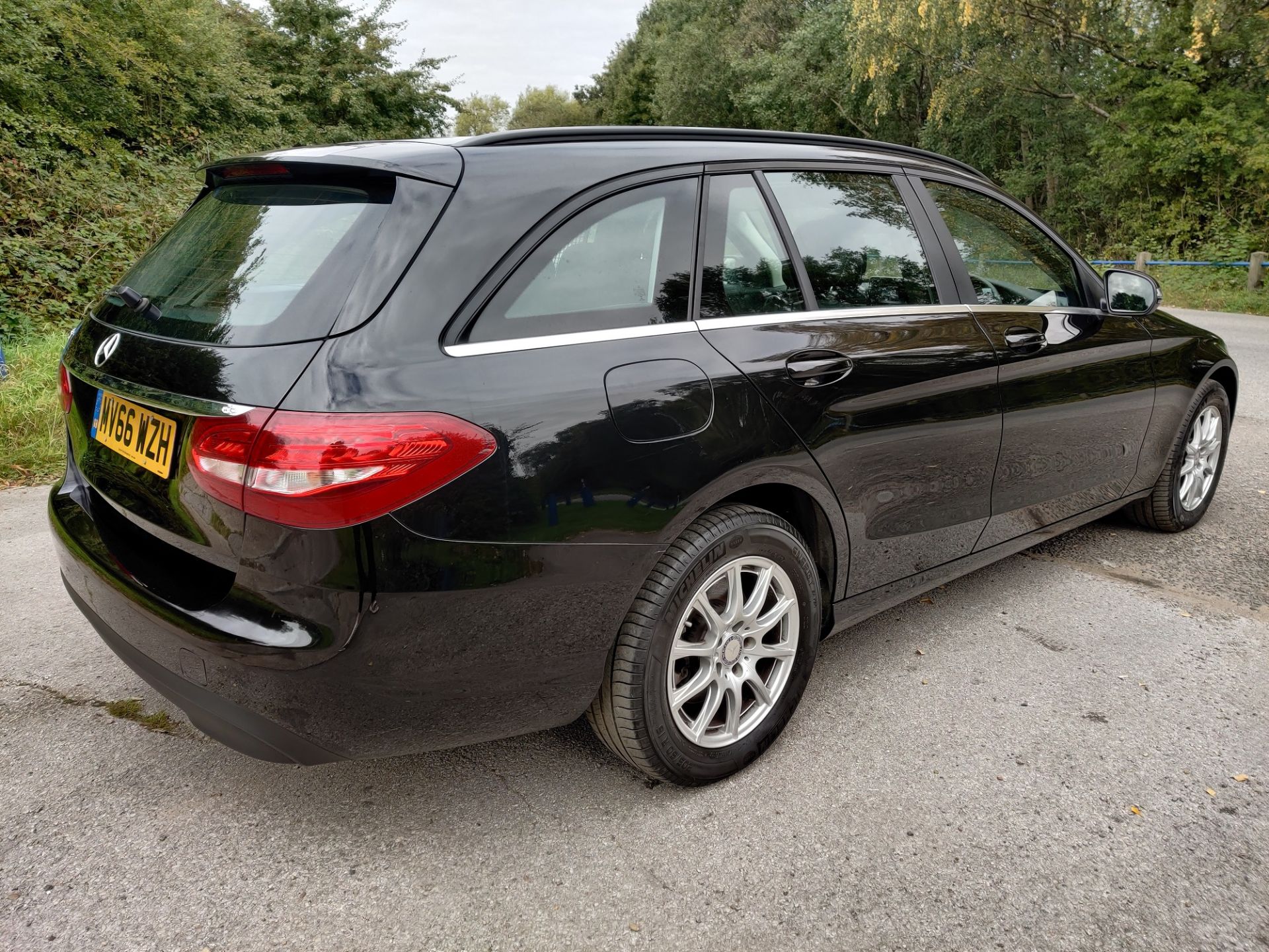 2016/66 REG MERCEDES-BENZ C200 D SE AUTO 1.6 DIESEL BLACK ESTATE, SHOWING 0 FORMER KEEPERS *NO VAT* - Image 7 of 23